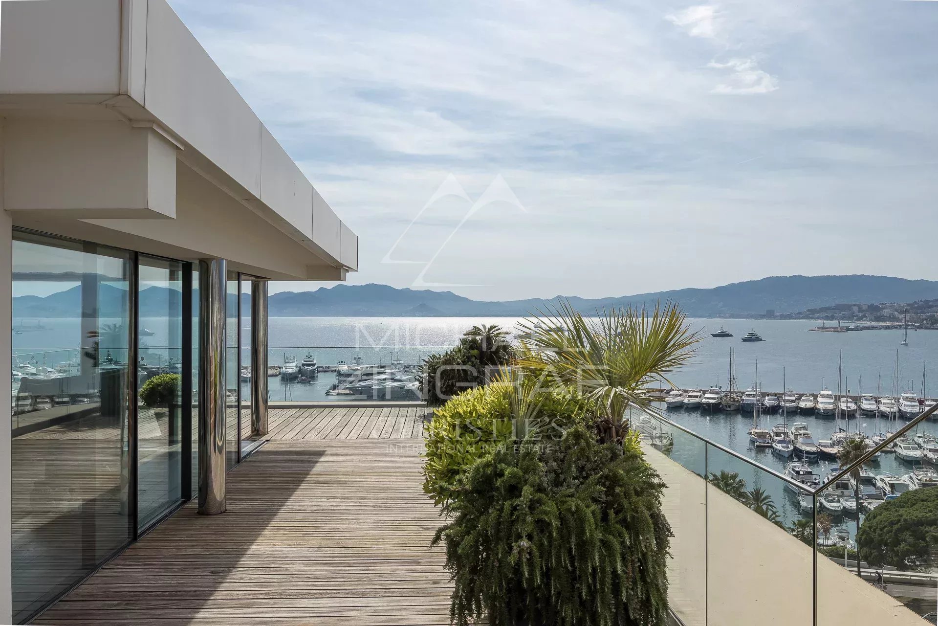 Cannes Croisette – Palm Beach – Exceptional penthouse with panoramic ocean views