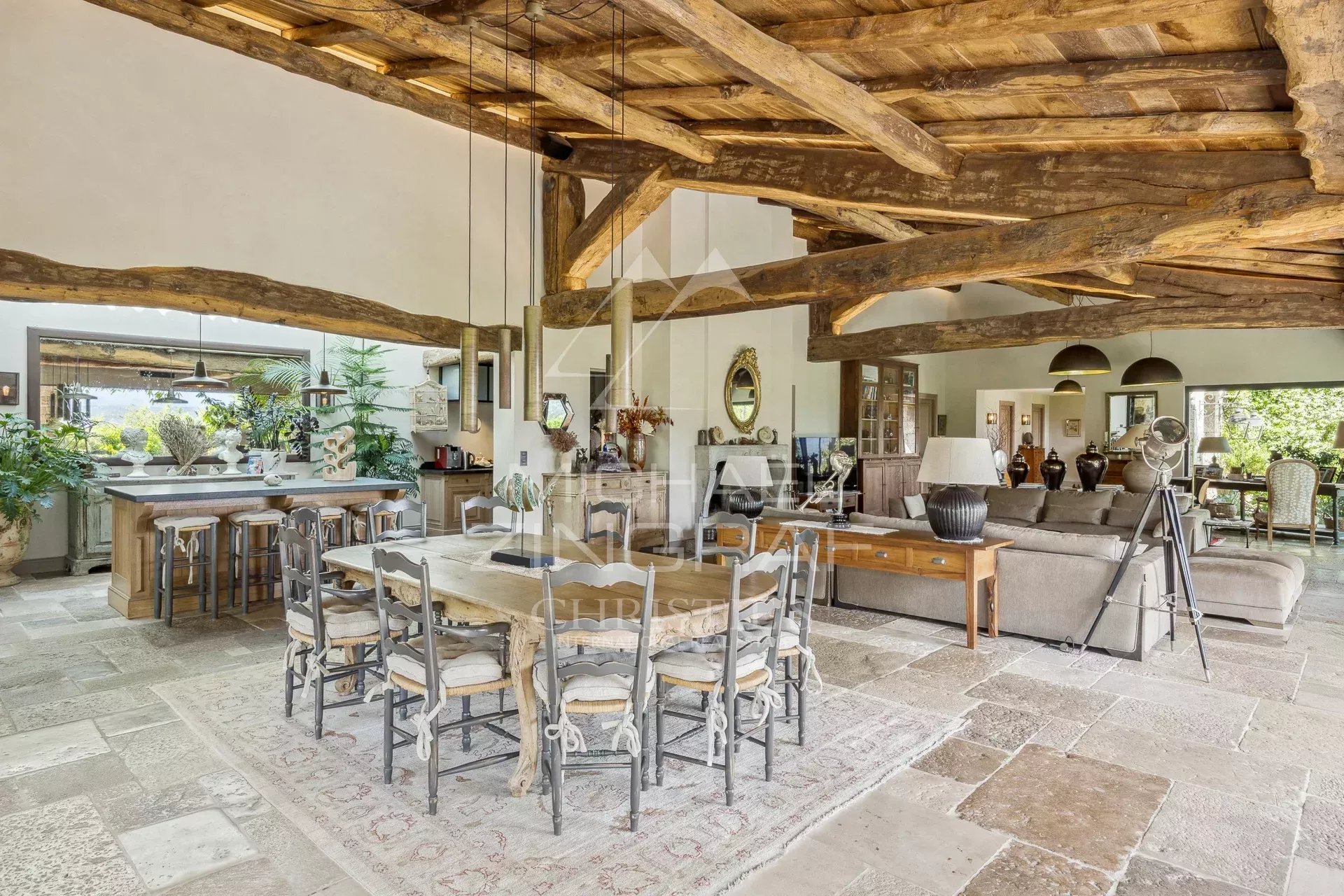 Propriété d’Exception en Provence avec Vue Panoramique sur les Villages Perchés