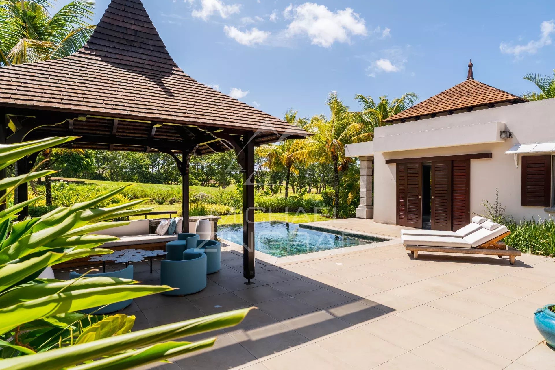 Élégante villa contemporaine face au golf - Bel Ombre