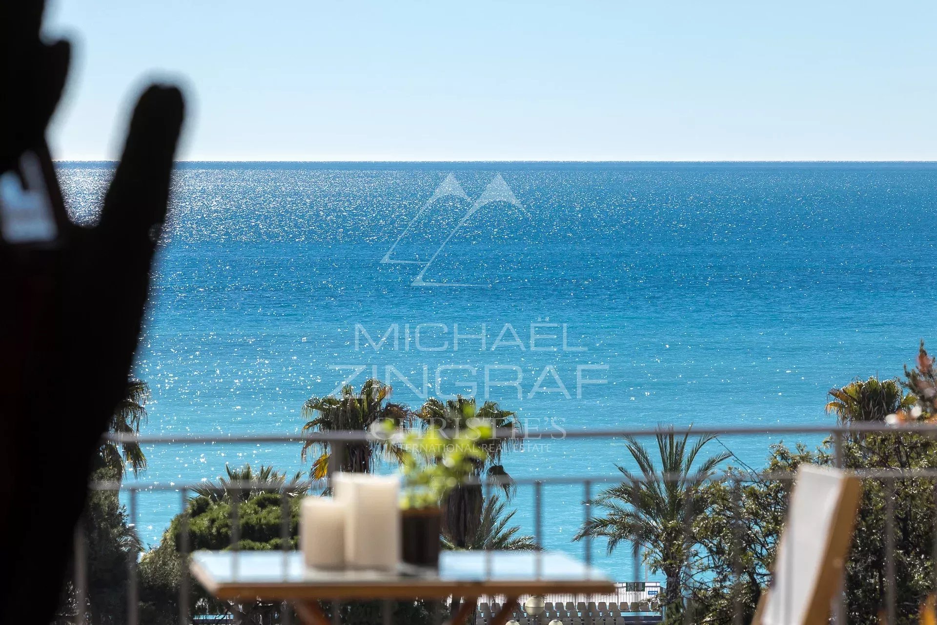 EXCEPTIONAL TOP-FLOOR APARTMENT ON AVENUE DE SUEDE