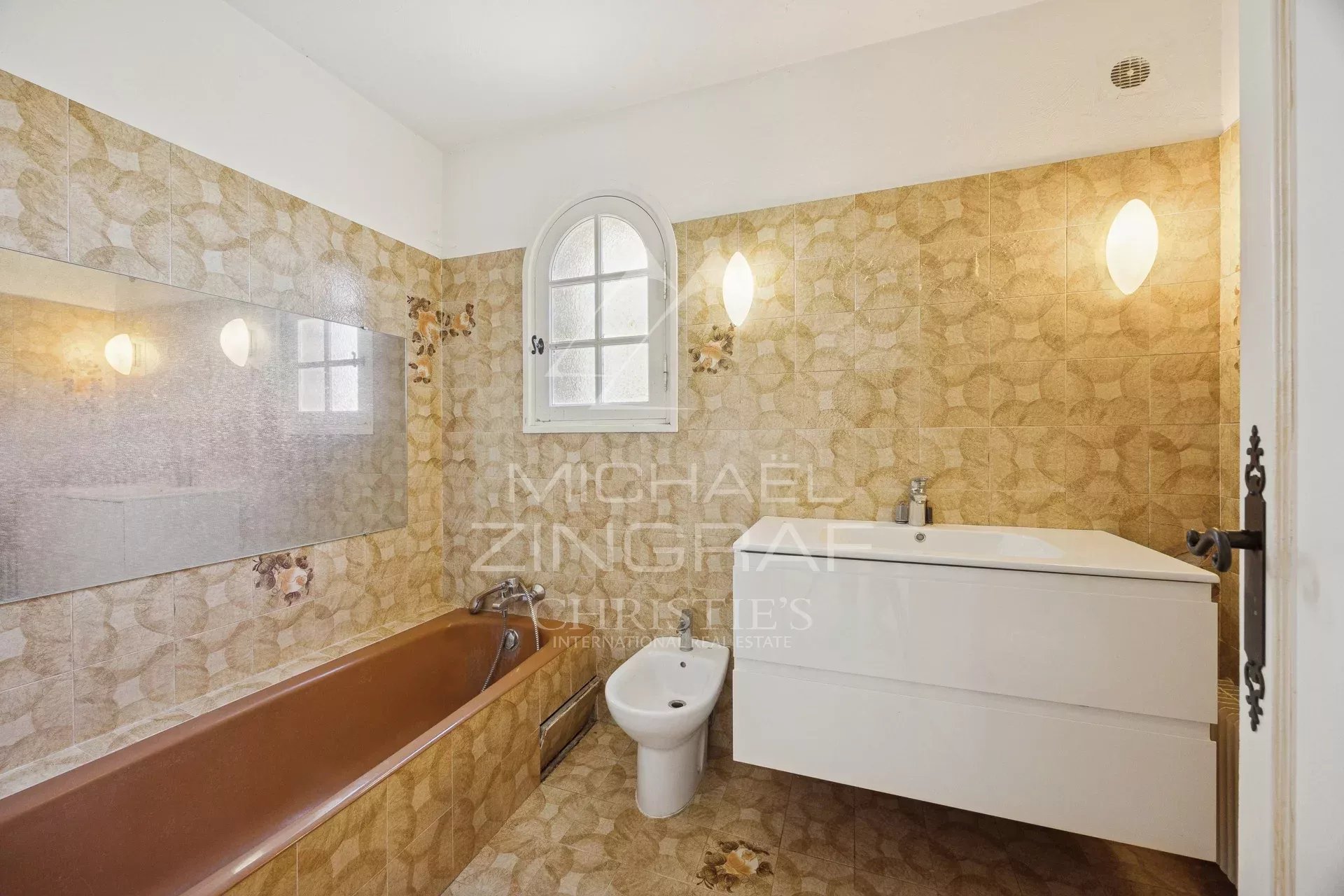 PROPRIÉTÉ DE CARACTÈRE À RÉNOVER