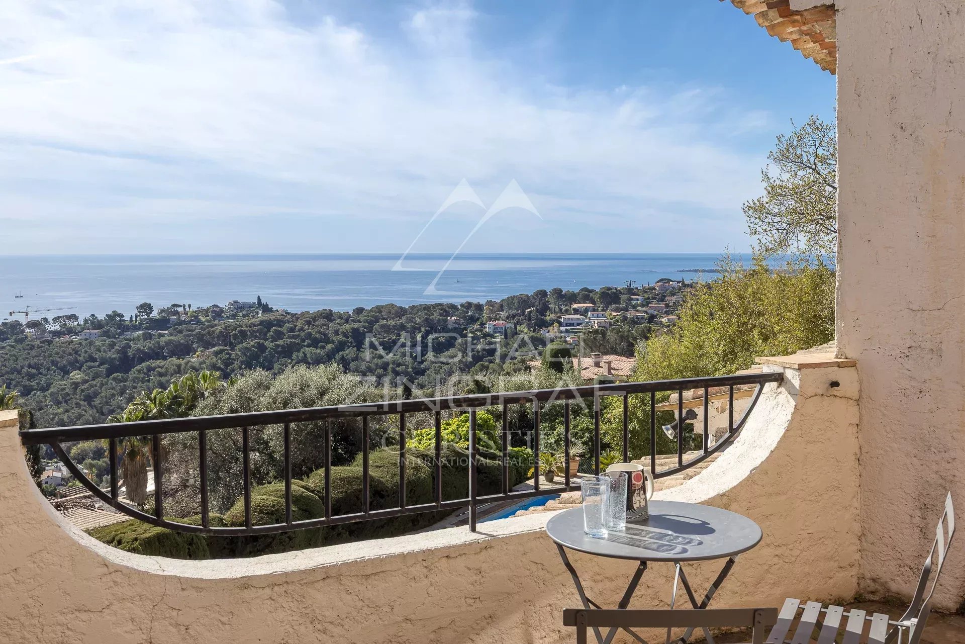 EXCLUSIVITE - PROCHE CANNES ET ANTIBES - VUE PANORAMIQUE MER