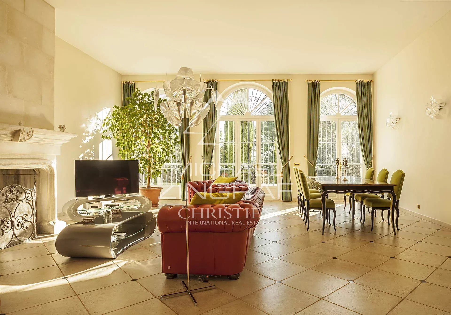 Edles Anwesen in einem grünen Paradies