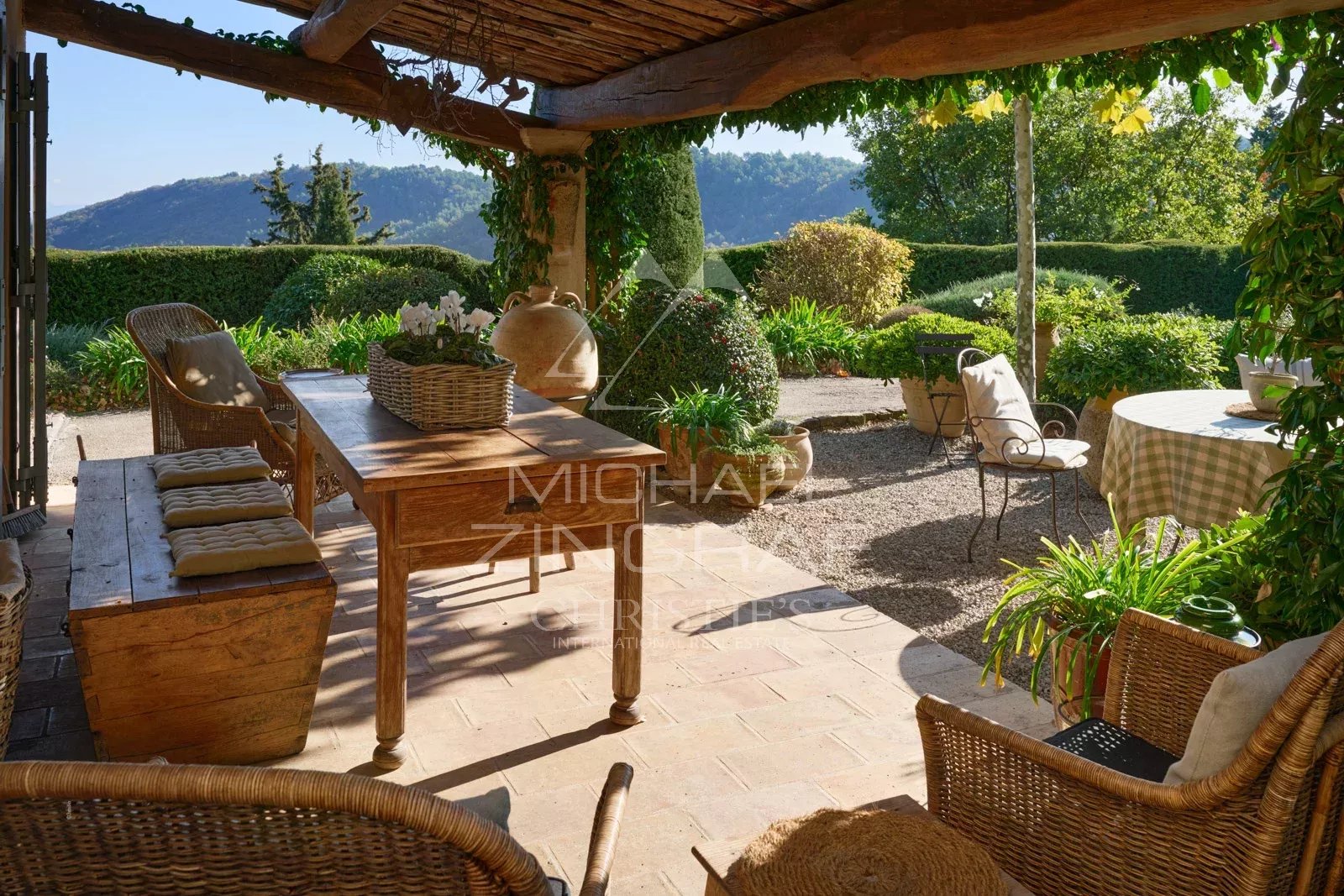 Villa with panoramic view and beautiful landscaped garden