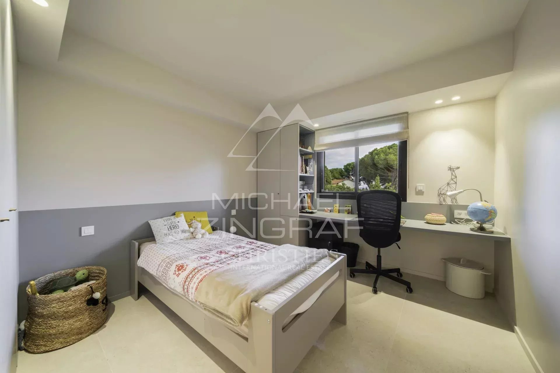 Stunning Two-Bedroom Apartment with Sunny Terrace and Pool