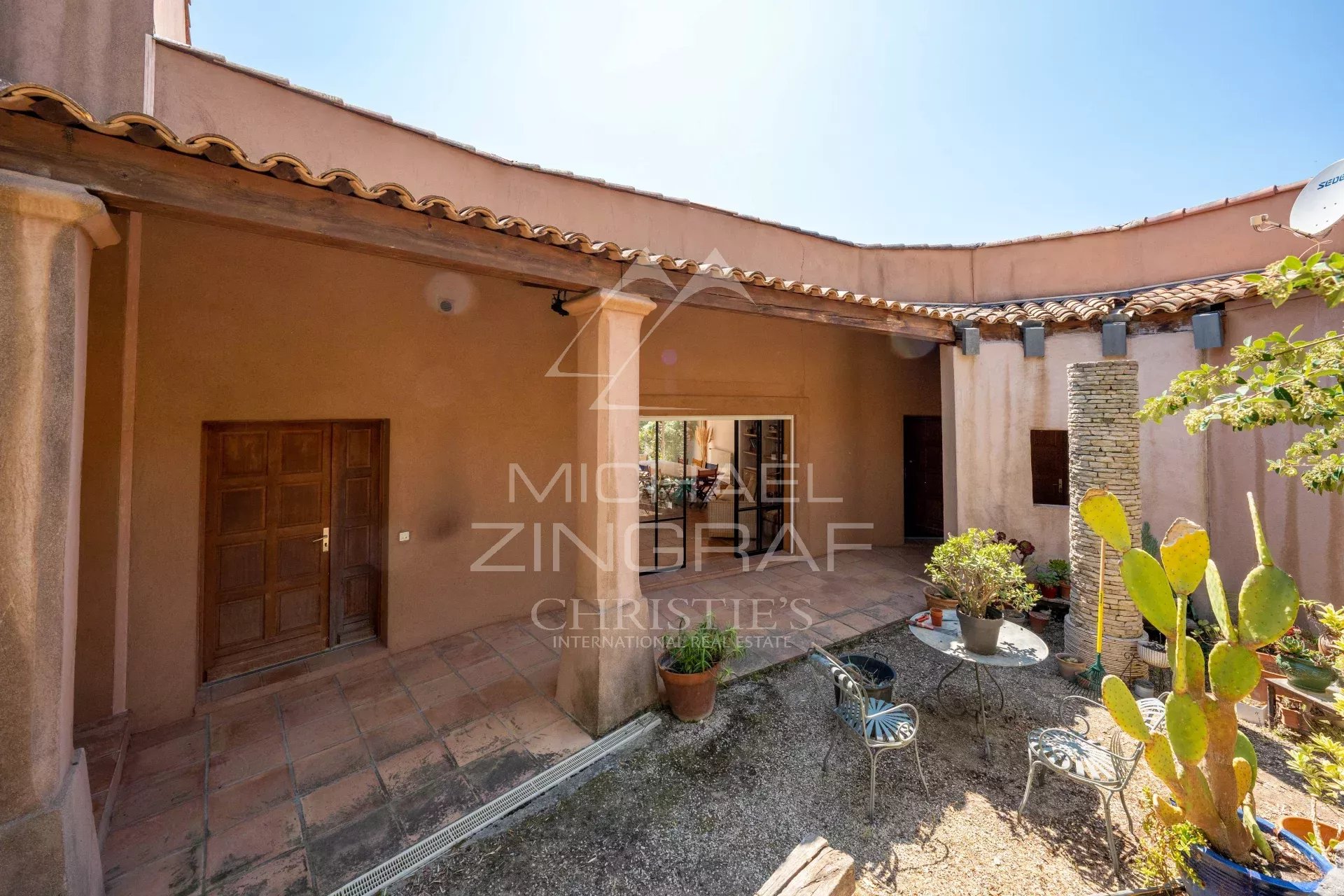 Exclusivité sur St-Cyr-sur-Mer Propriété avec piscine et tennis