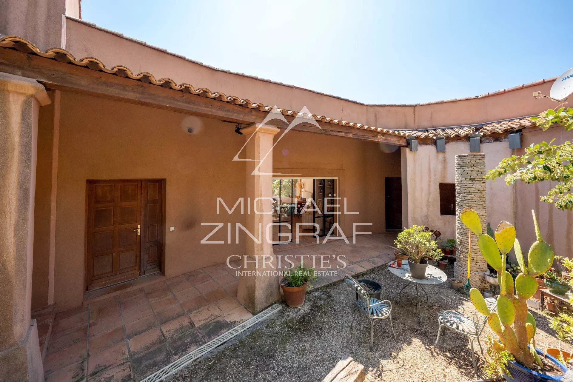 Exklusives Anwesen in St-Cyr-sur-Mer mit Swimmingpool und Tennisplatz