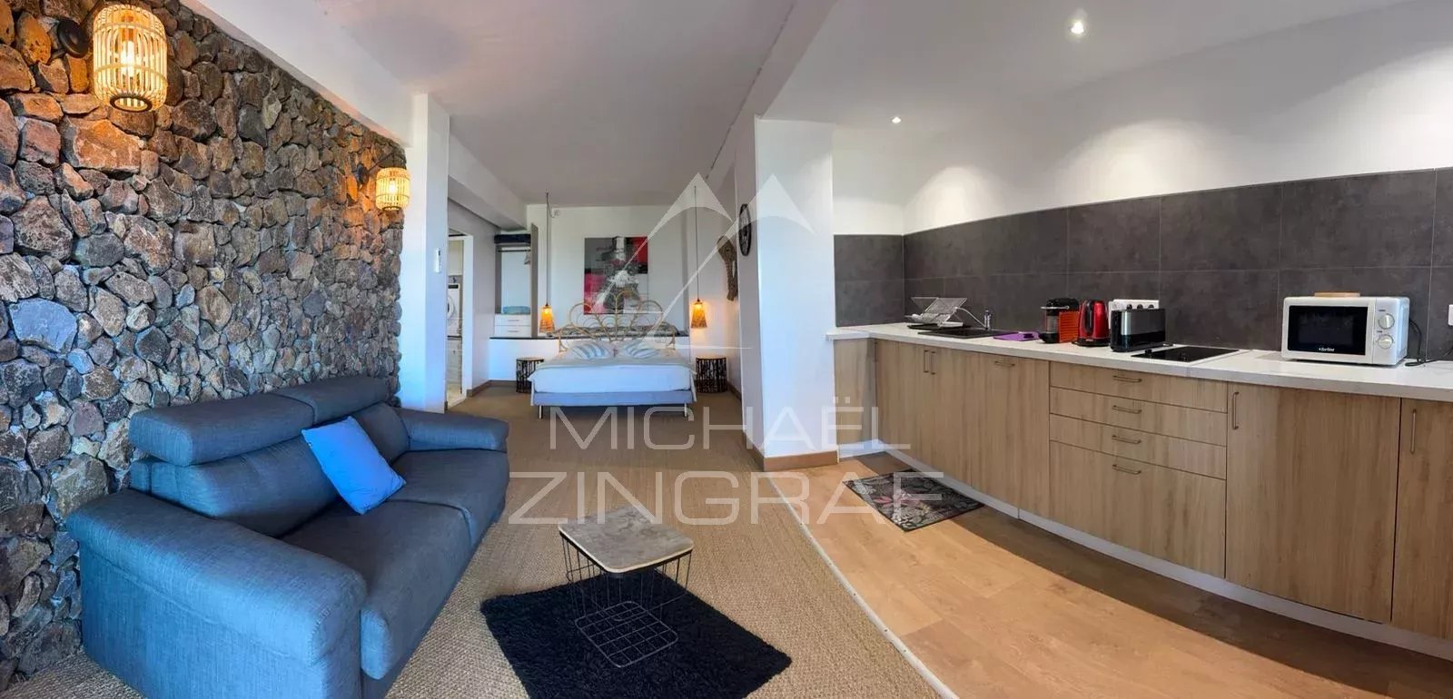 Prestigevilla mit unabhängigen Studios und außergewöhnlichem Ausblick