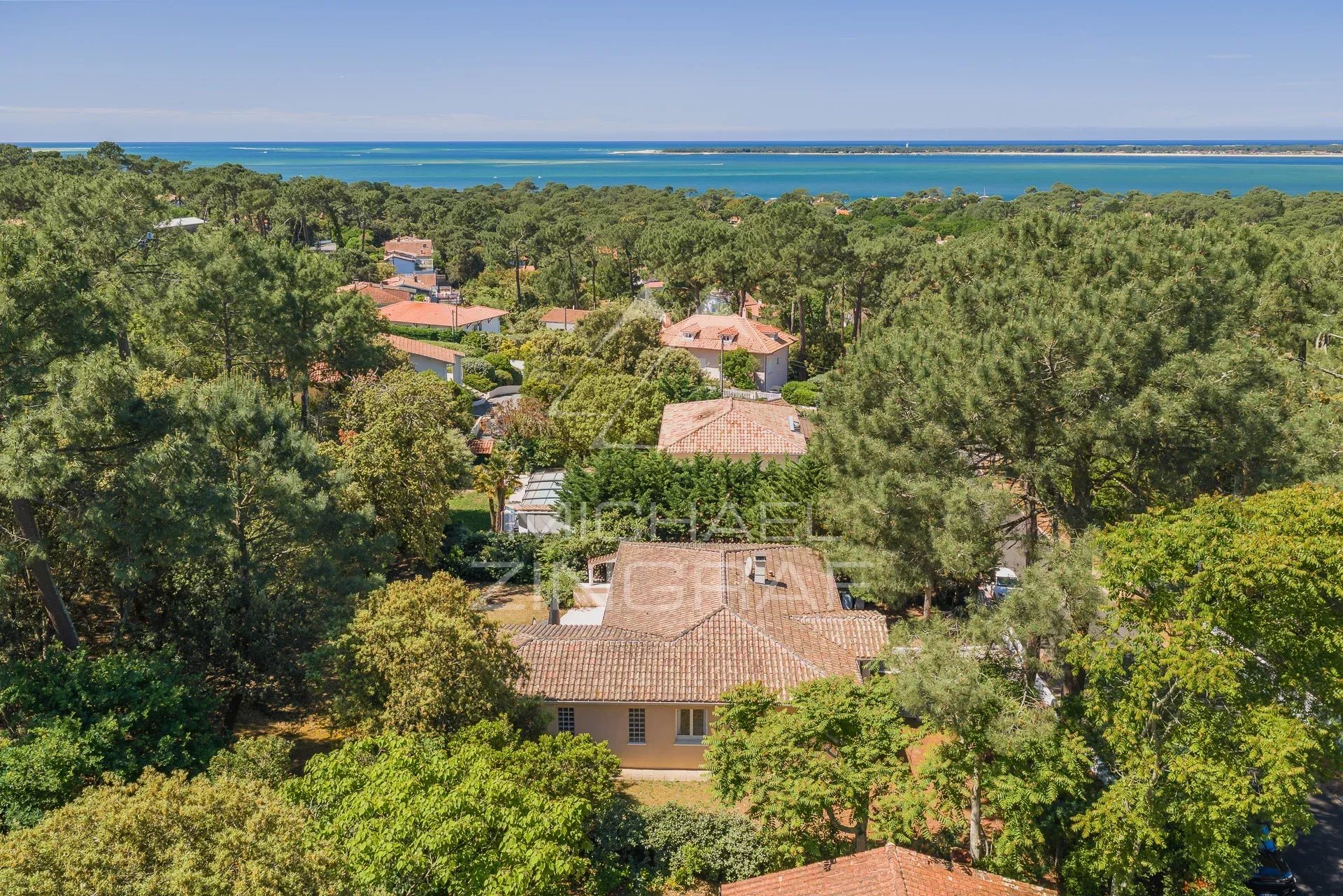 Maison avec grand terrain dans le quartier du cercle de voile a Pyla sur Mer