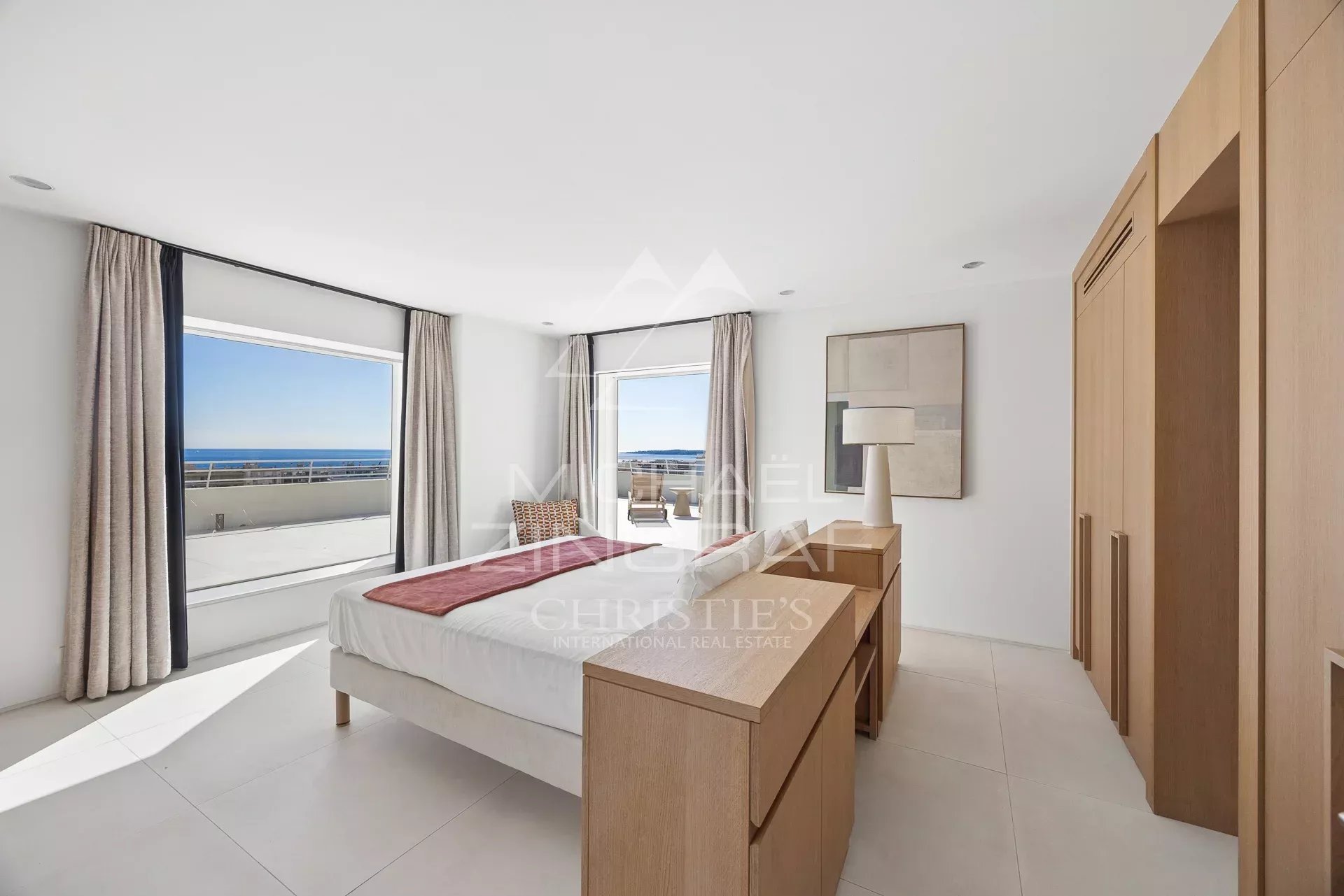 Cannes – Croisette – Außergewöhnliches Penthouse mit Dachterrasse und Panoramablick auf das Meer