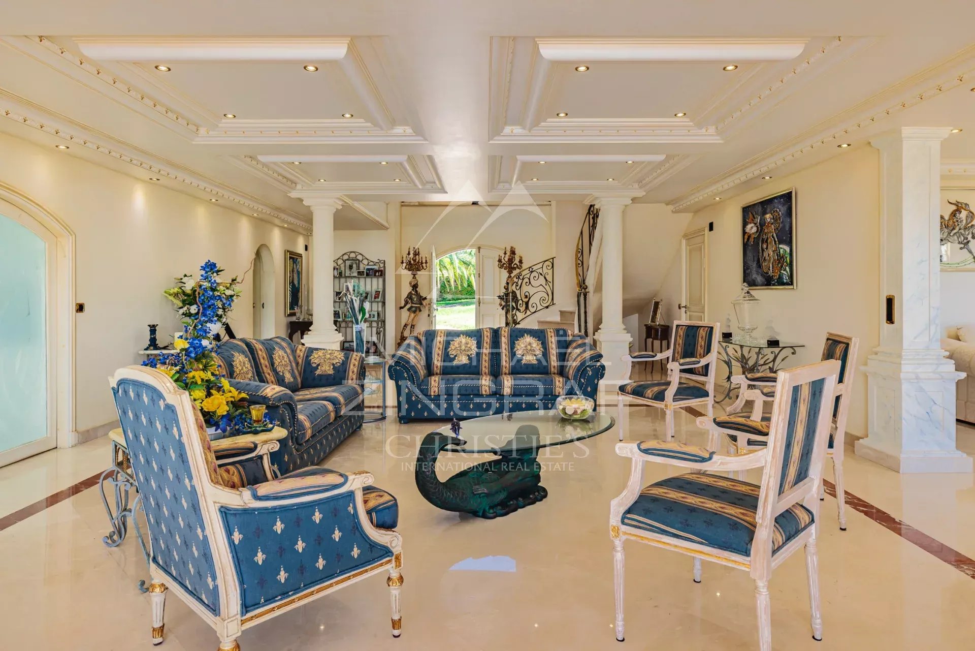 Villa with panoramic sea view over the village of Saint-Tropez