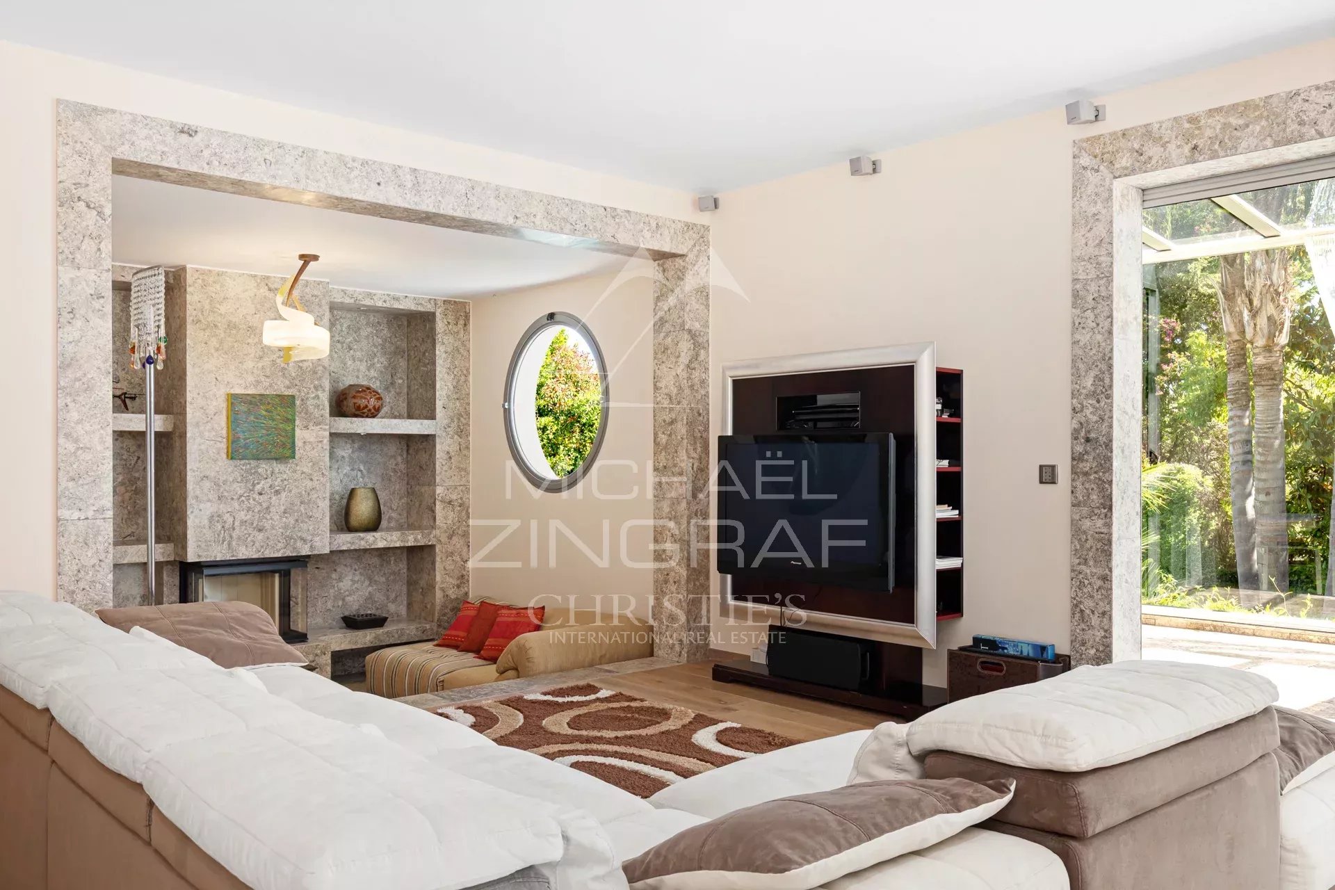 Exklusive Führungskraft-Position in Cap d’Antibes, nahe dem Strand Keller, mit Meer- und Bergblick.