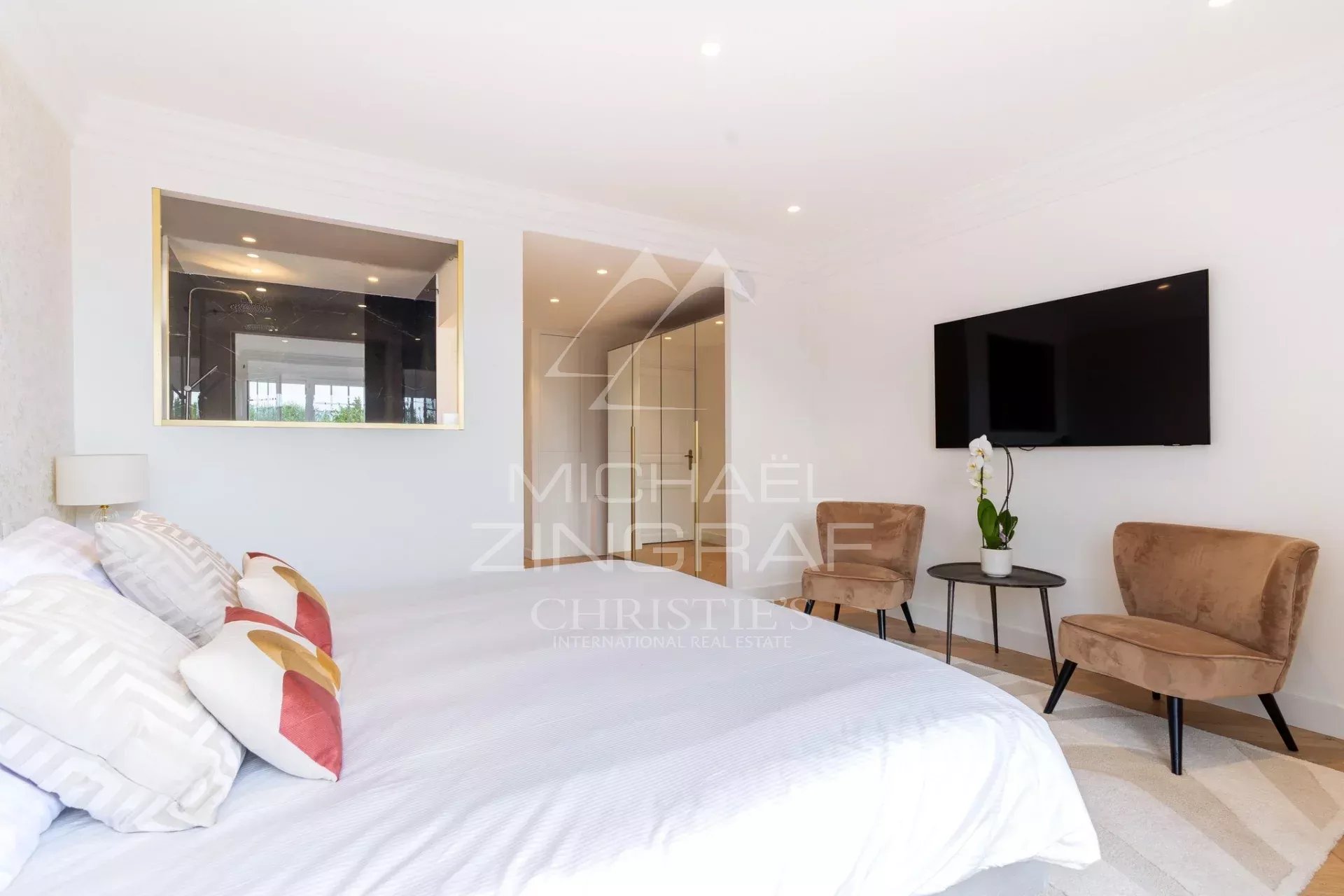 At the Gates of Cannes — Panoramic Sea View Villa — 11 Suites