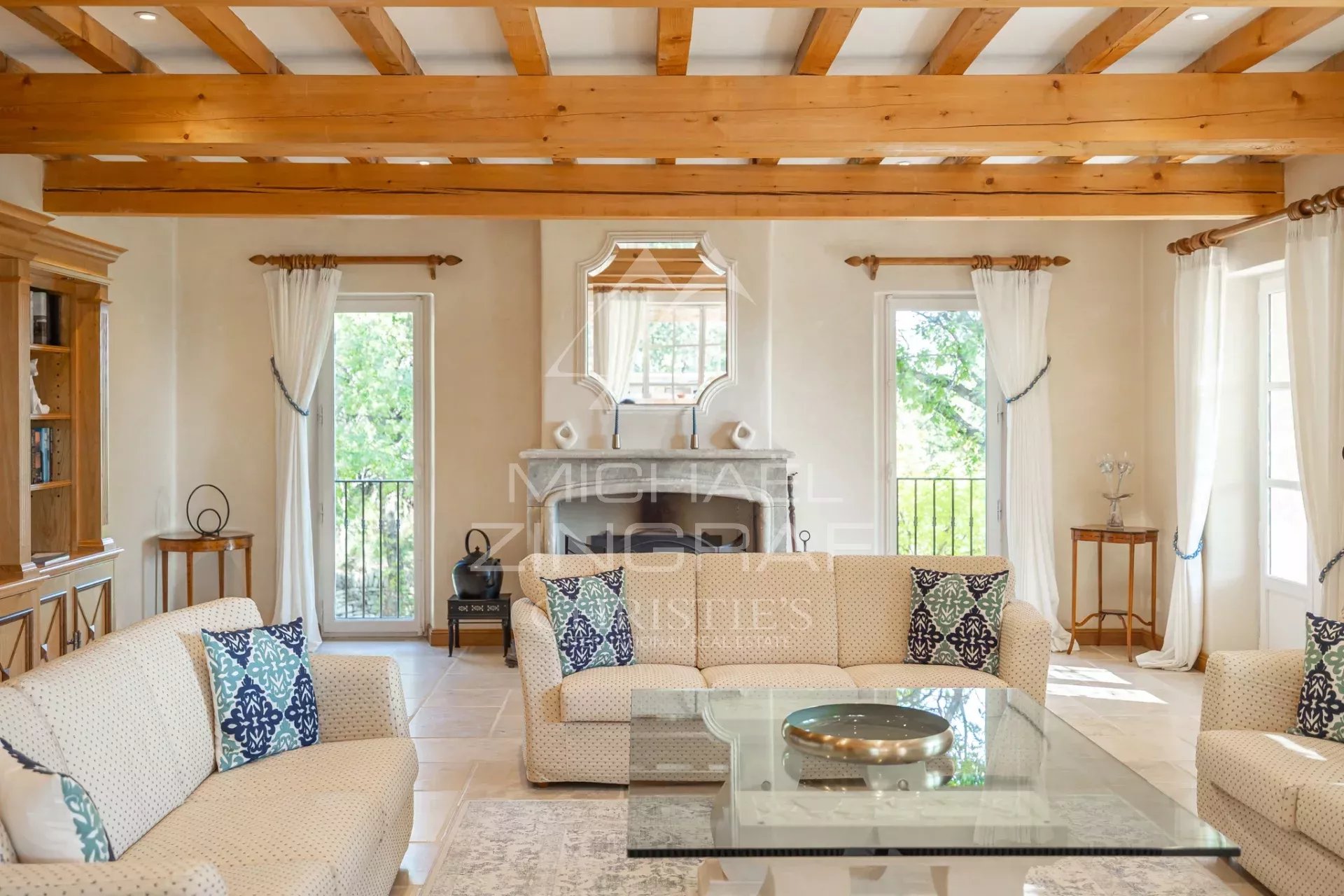 Gordes – Wunderschönes Steinhaus mit Aussicht und Pool, nur wenige Schritte vom Dorfzentrum entfernt