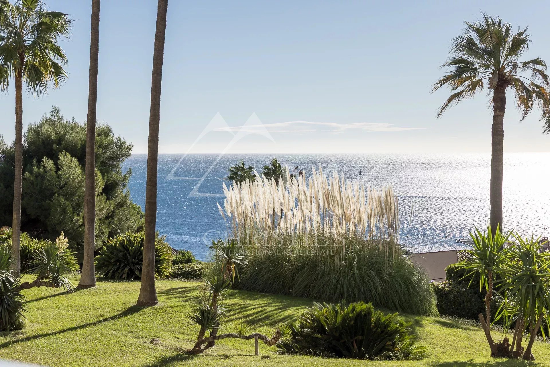 Hervorragende 4-Zimmer-Wohnung in einer prestigeträchtigen Residenz