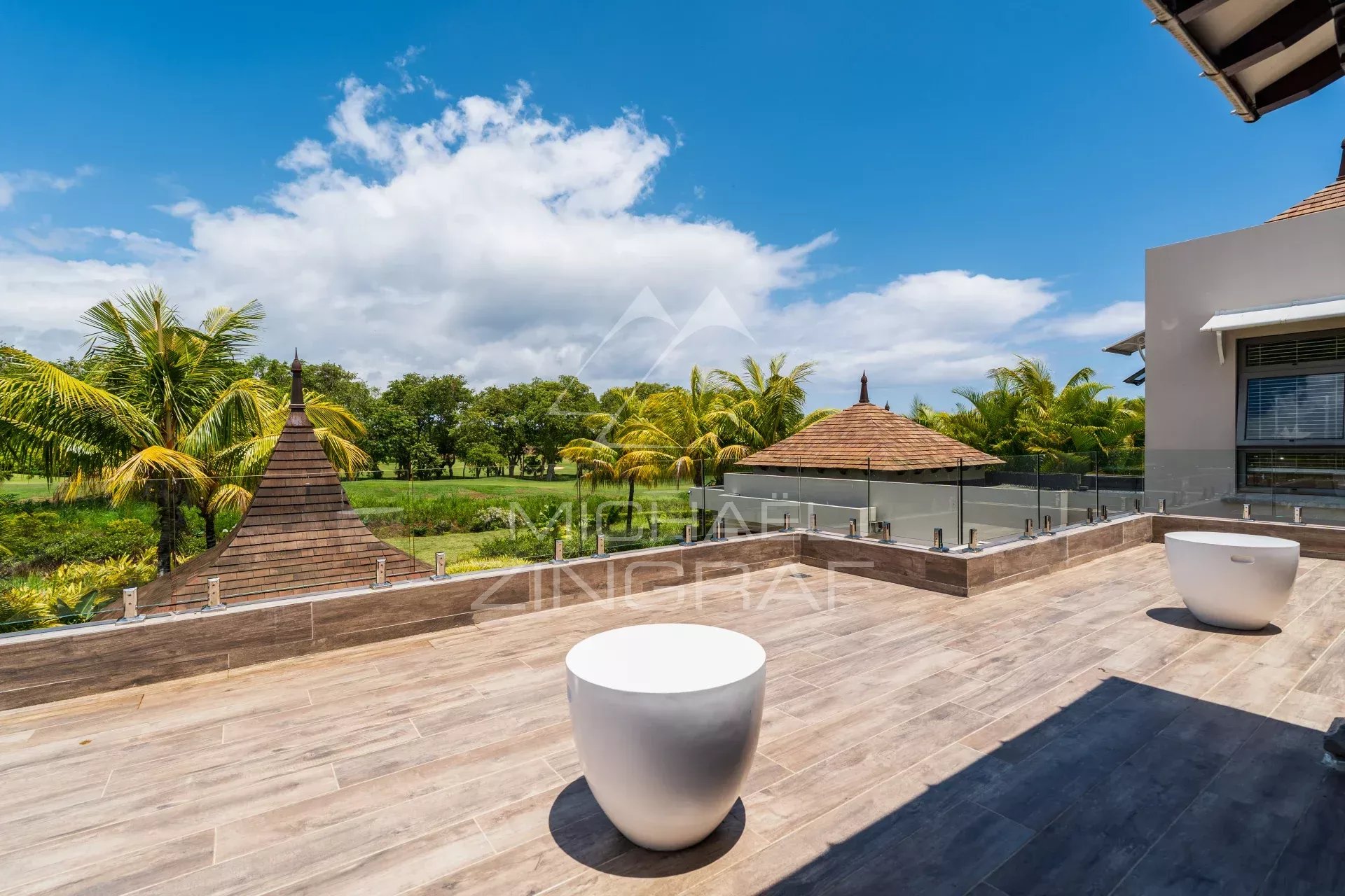 Élégante villa contemporaine face au golf - Bel Ombre