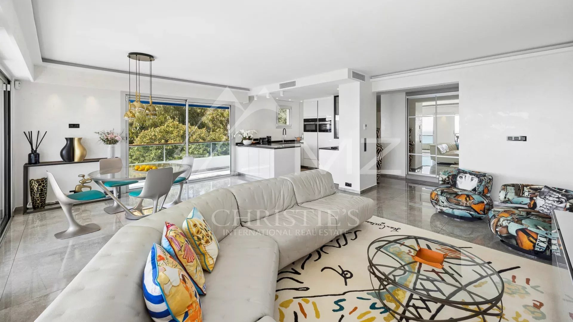 Stunning top-floor flat