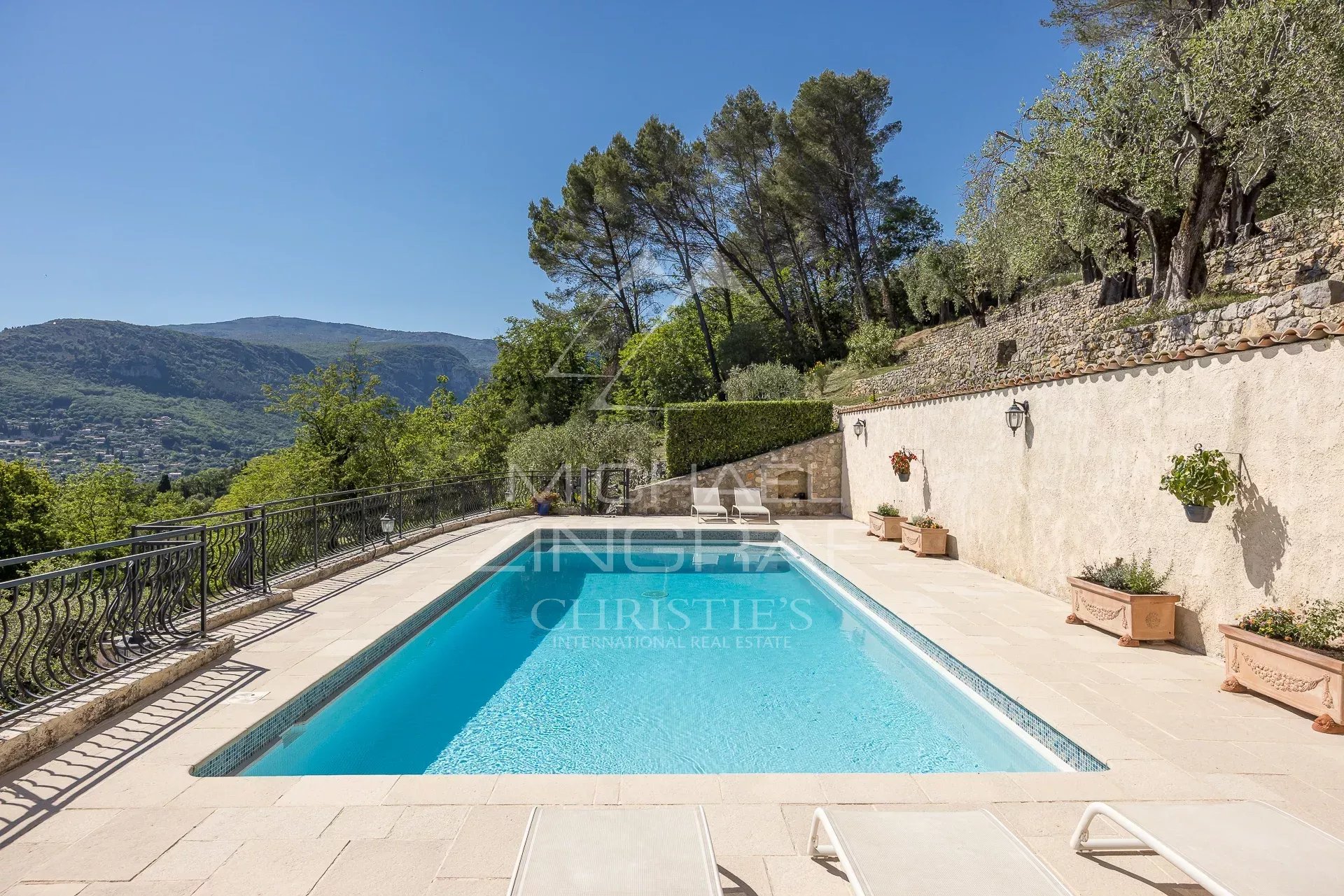 Tourrettes-sur-Loup : Charmante bergerie avec vue panoramique