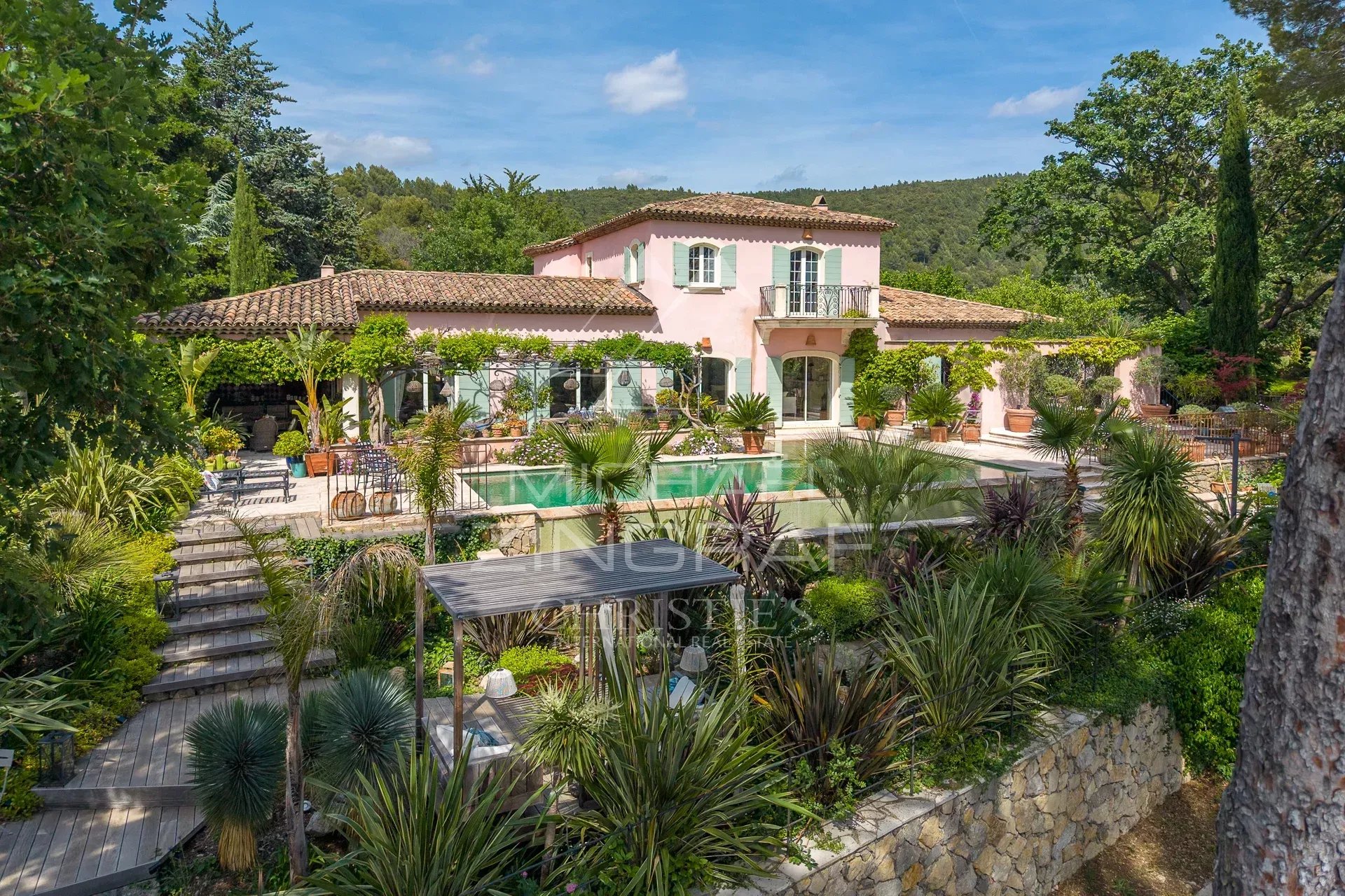 Exceptional charming estate