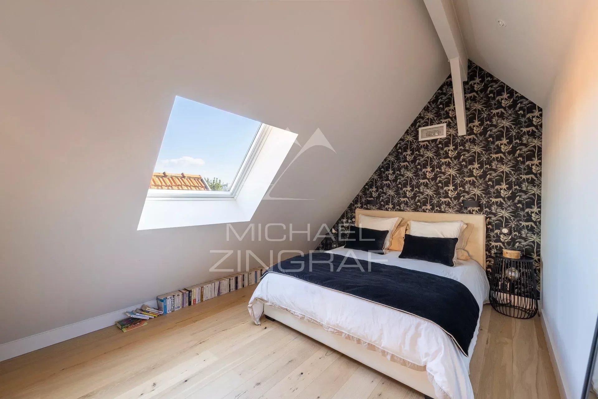 Grande maison contemporaine dans quartier calme