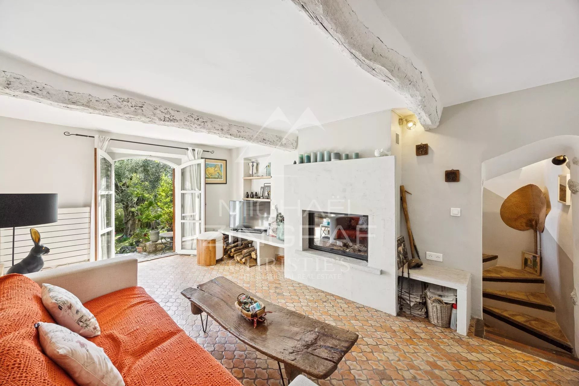 Renovated 18th-Century Provençal Mas