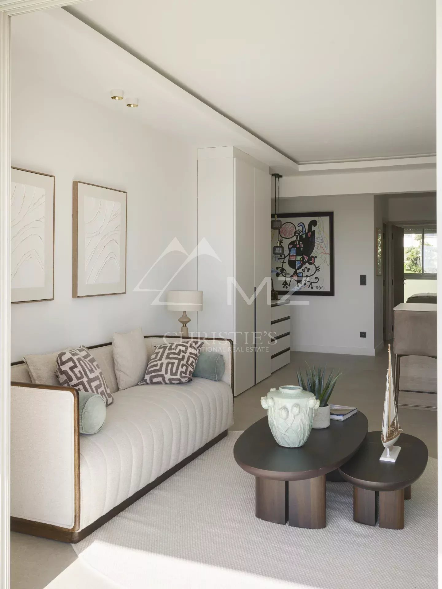 3-room apartment on the top floor in the city center