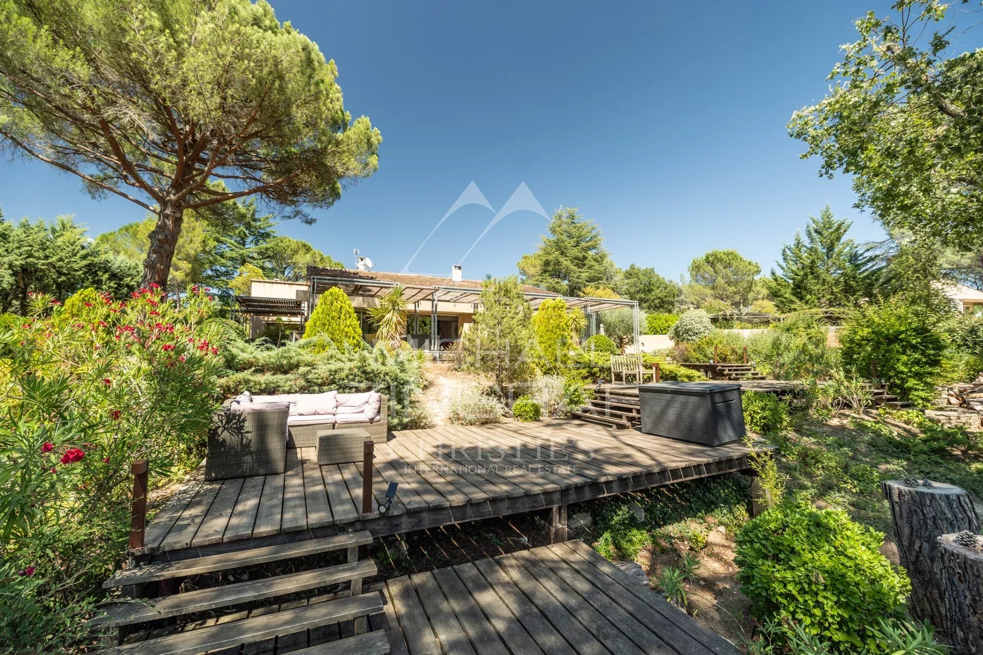 Villa d’architecte au cœur de la nature