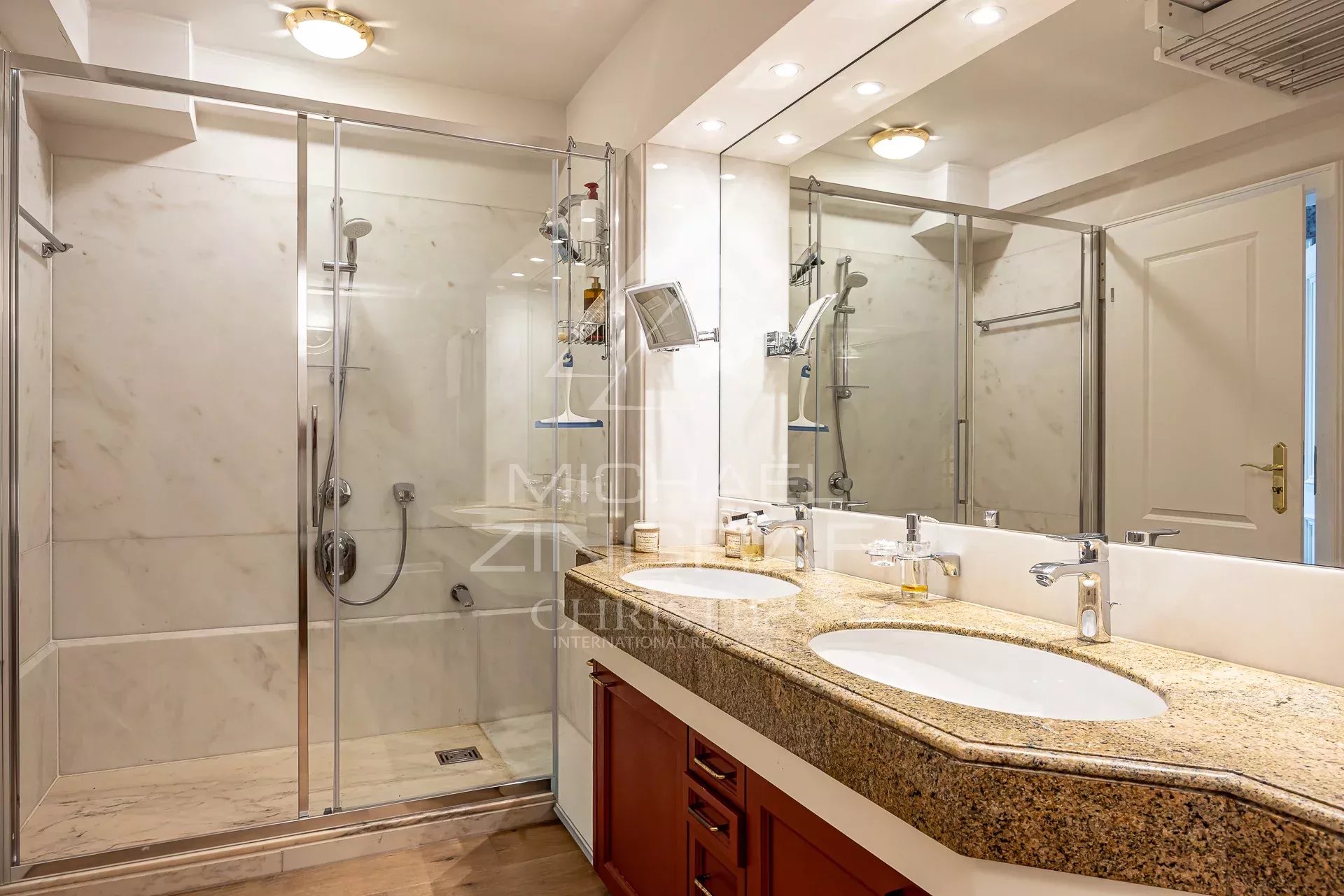 Cannes Croisette – Spacieux 5 pièces avec vue mer panoramique