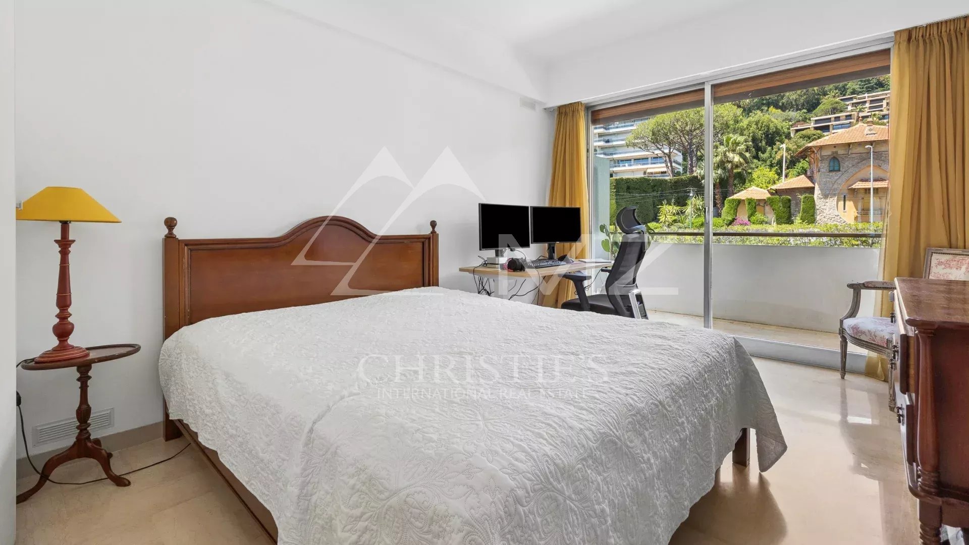Apartment with High Potential in the Sought-After California District
