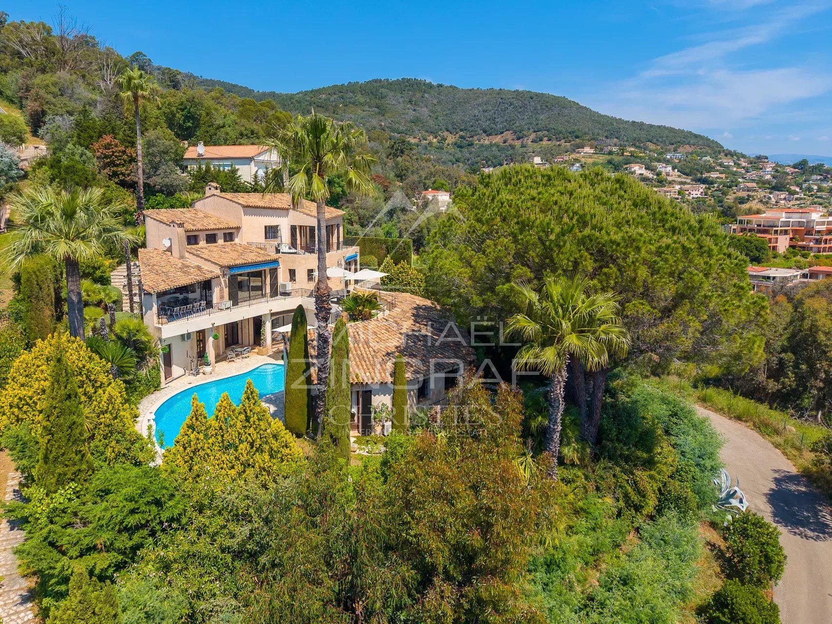 Proche Cannes – Mandelieu la Napoule – Propriété vue mer