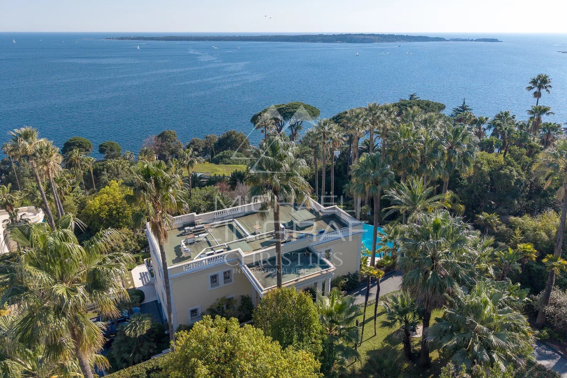 Cannes – Private and Gated Estate – Panoramic Sea View