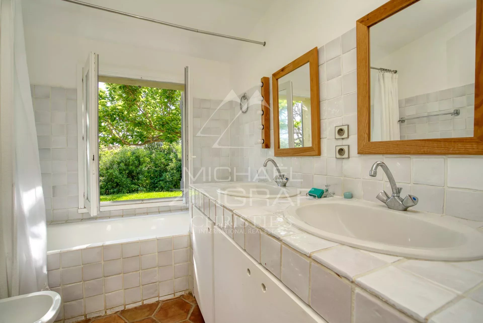 Ramatuelle – Vue imprenable sur la mer et le village