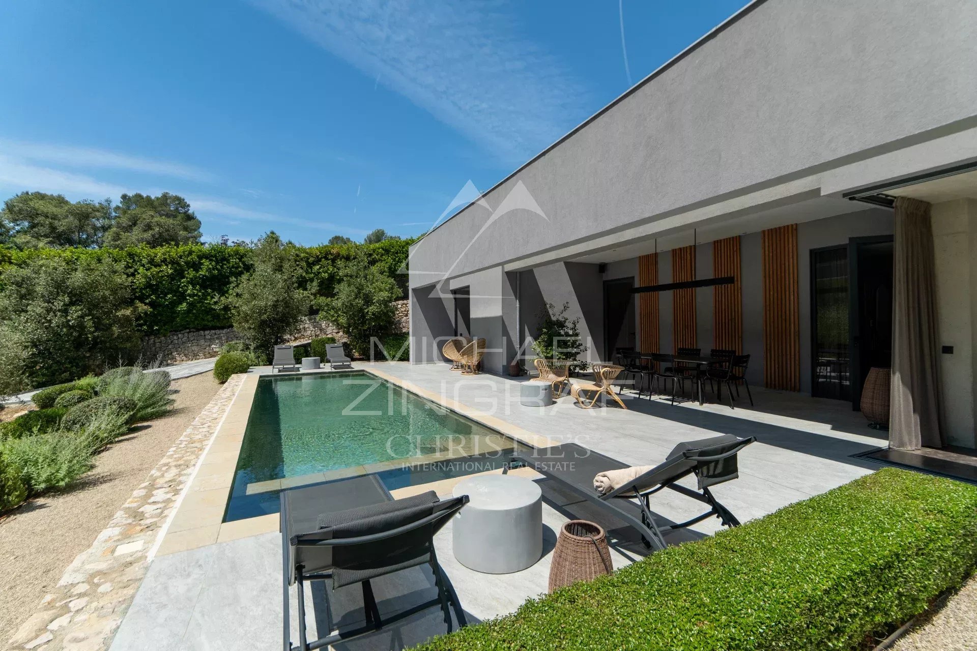 Valbonne - Villa contemporaine au cœur d'un écrin de verdure