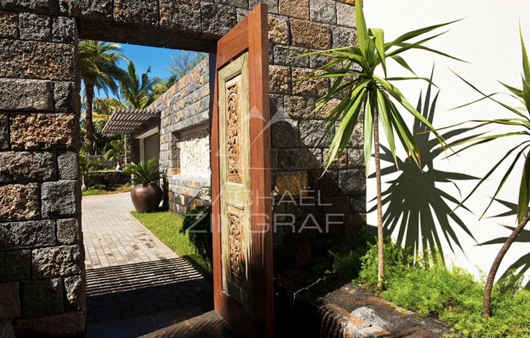 Mauritius – Seltene Gelegenheit: Luxusvilla direkt am Wasser in der Nähe von Grand Baie – Pointe aux Canonniers