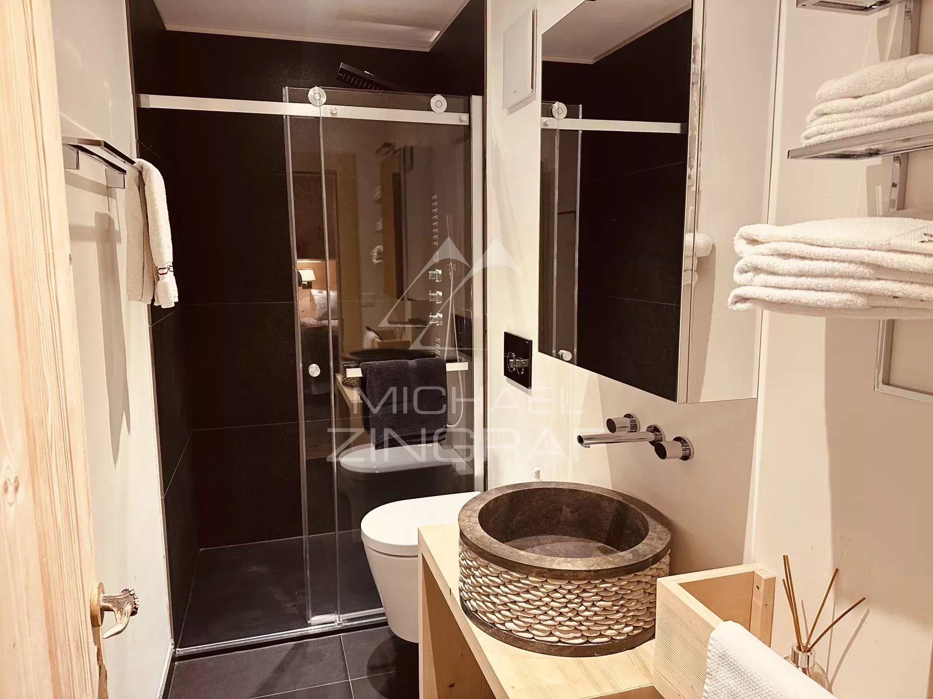 Chalet familial luxueux à proximité des pistes de Schoenried et Saanenmoeser