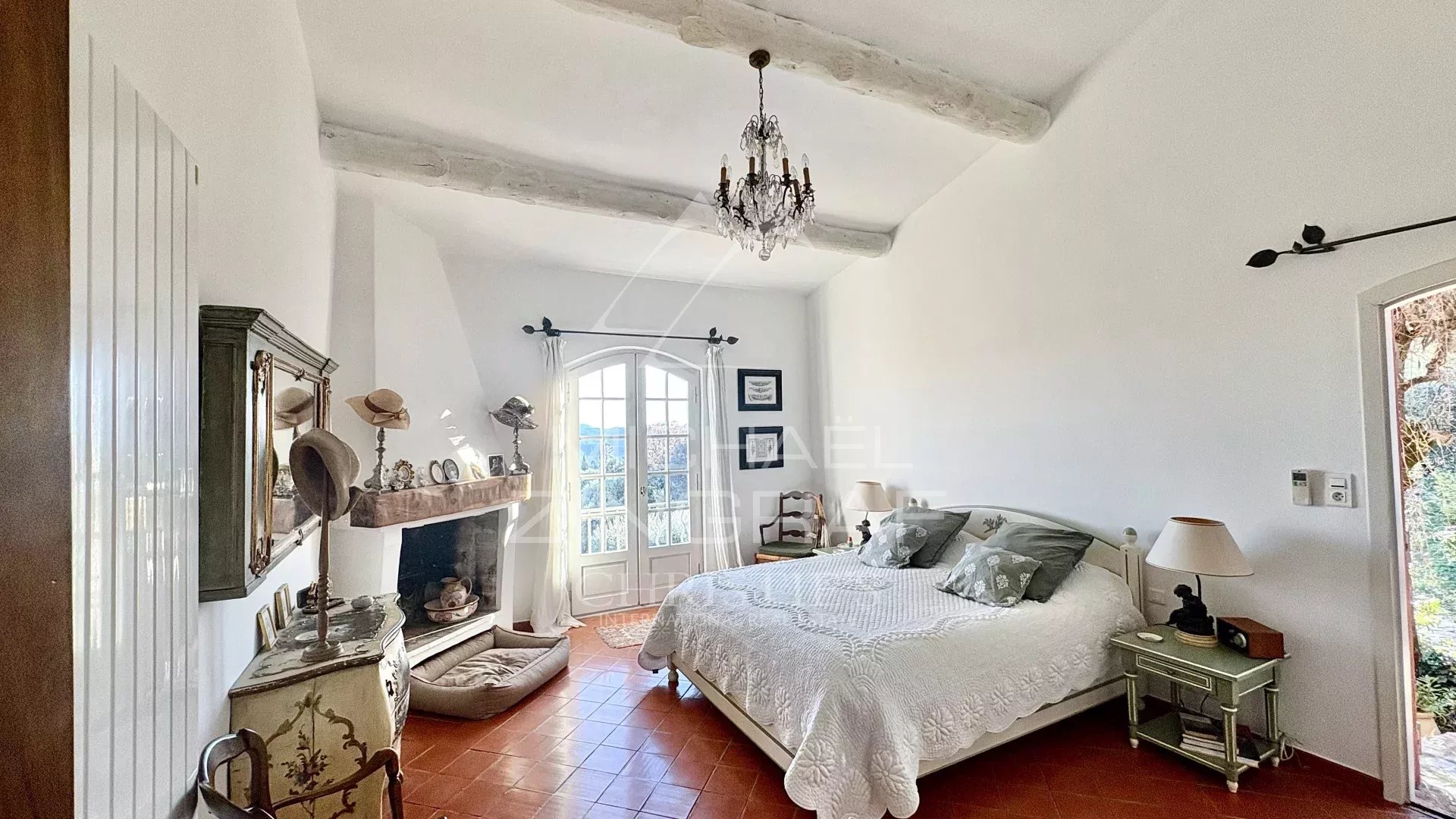 Authentique mas provençal avec vue mer