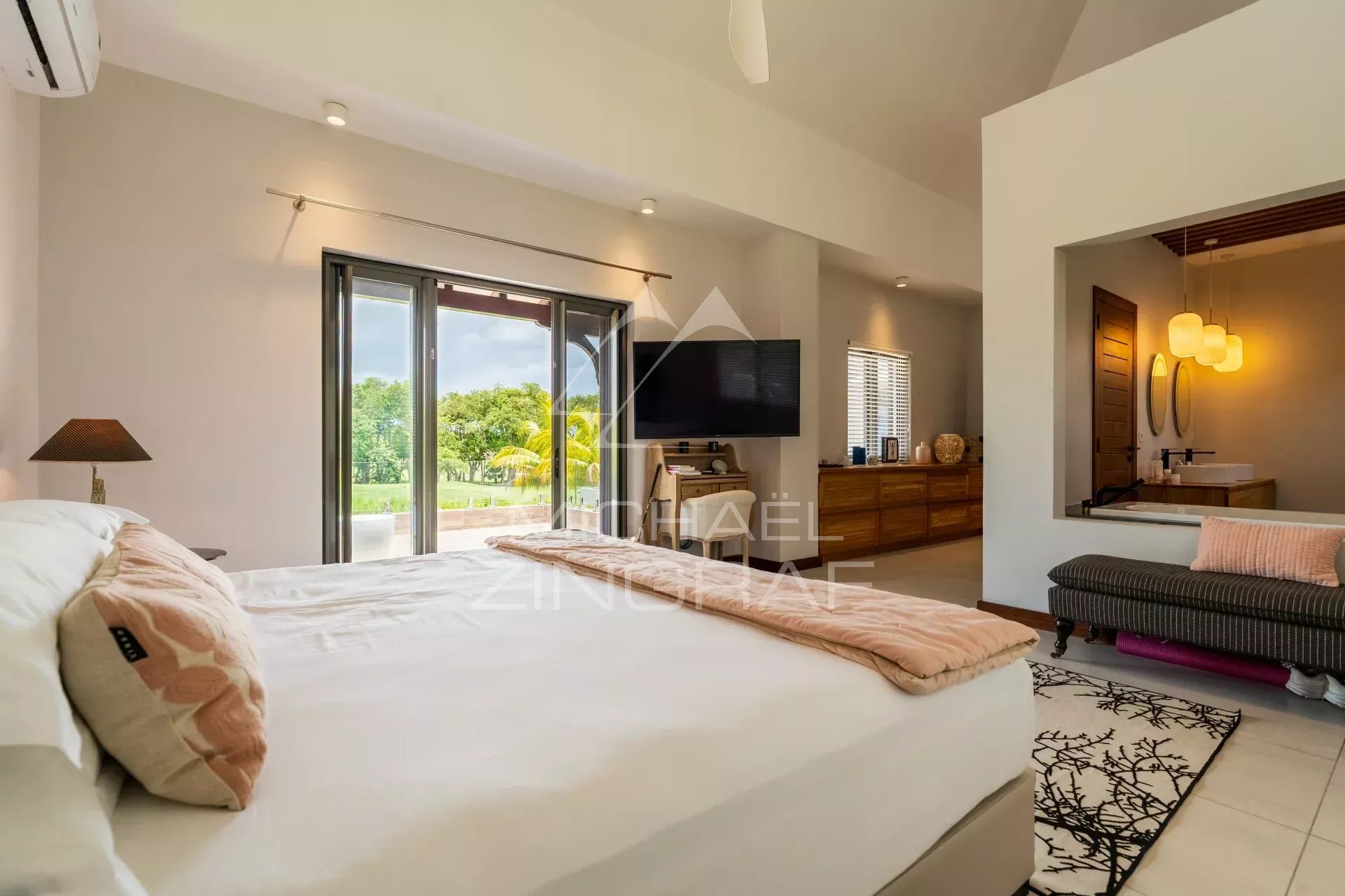 Élégante villa contemporaine face au golf - Bel Ombre