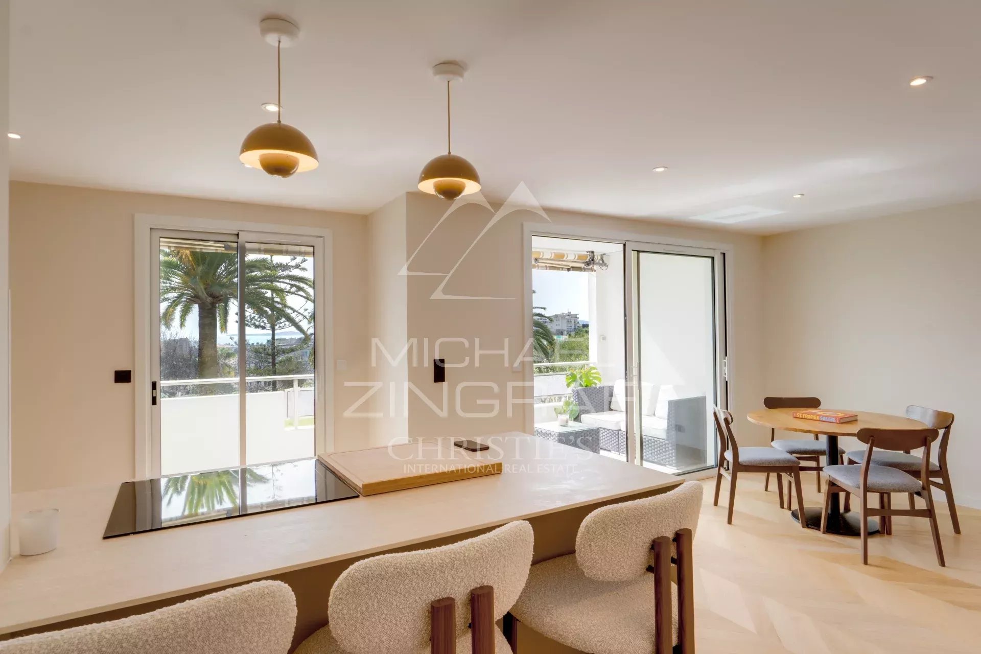 Proche Nice - Superbe appartement de 92m2 rénové avec vue mer et terrasse