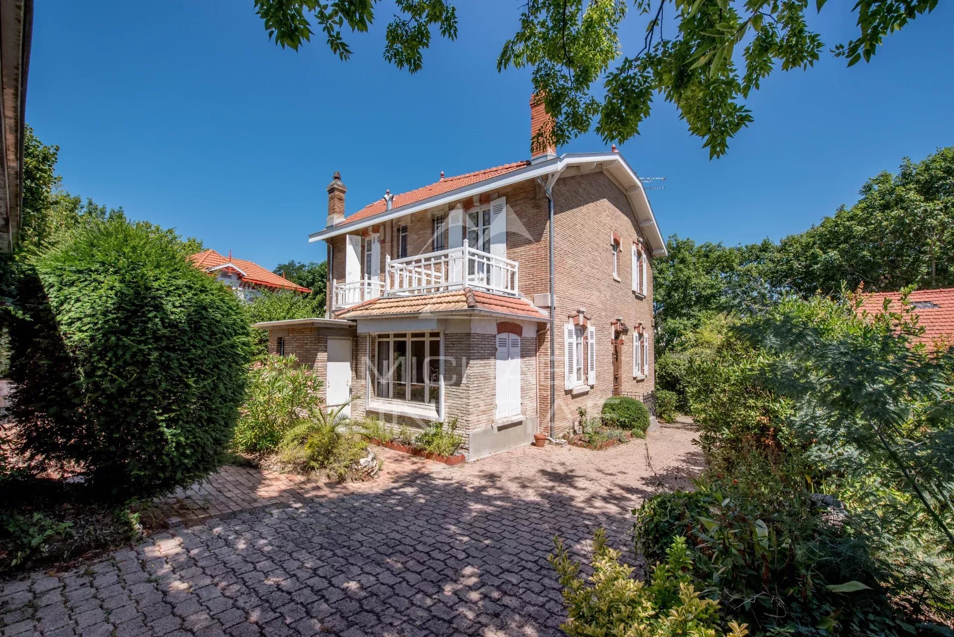 Michael Zingraf Bassin d’Arcachon presents: a characterful house in the heart of Ville d’Hiver