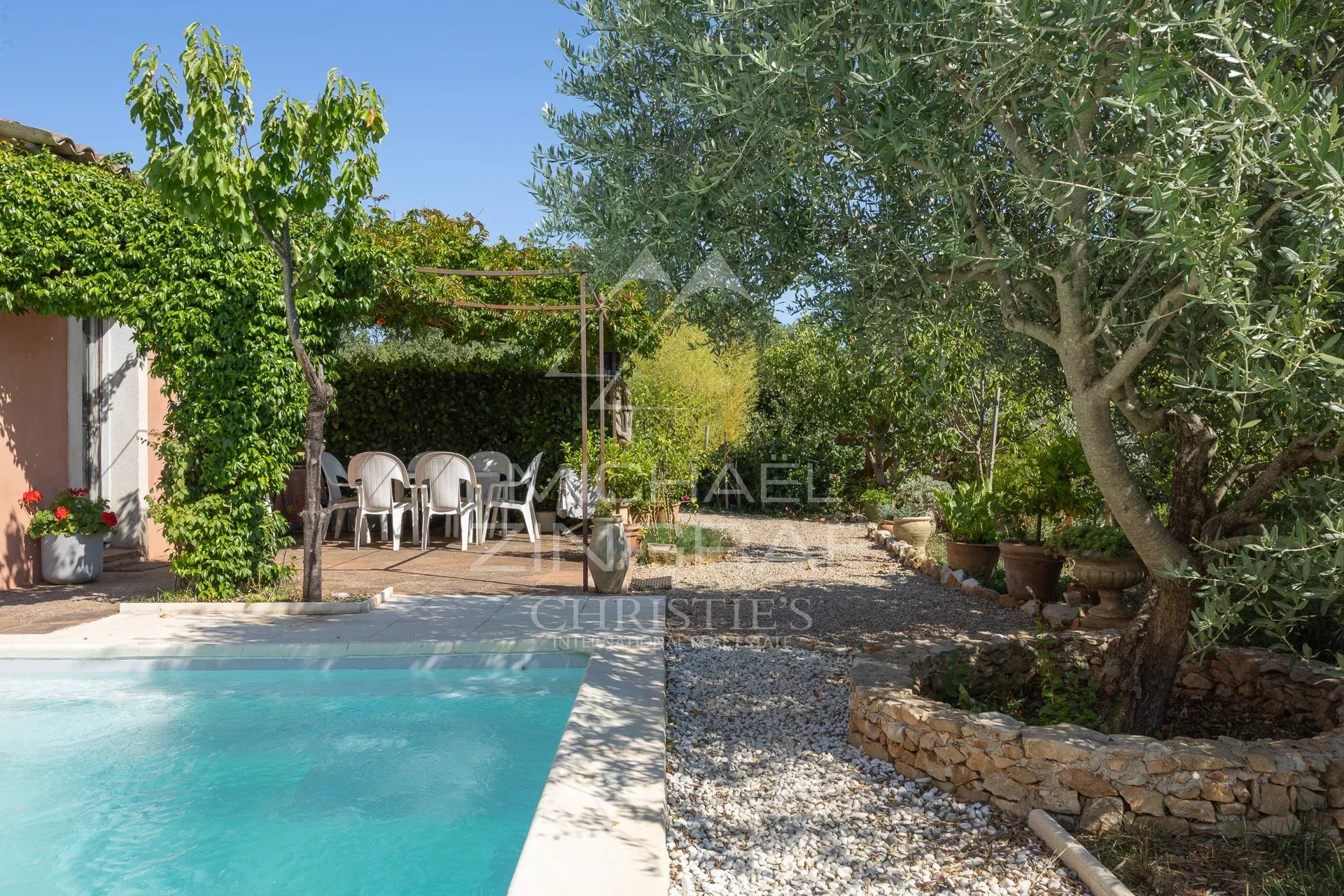 Villa with swimming pool, fruit and olive trees, and unobstructed views.
