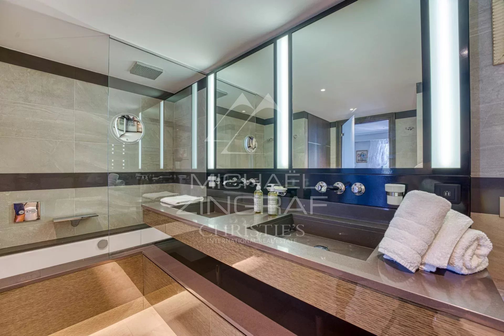 Appartement d'Exception avec Terrasses Panoramiques et Prestations Haut de Gamme