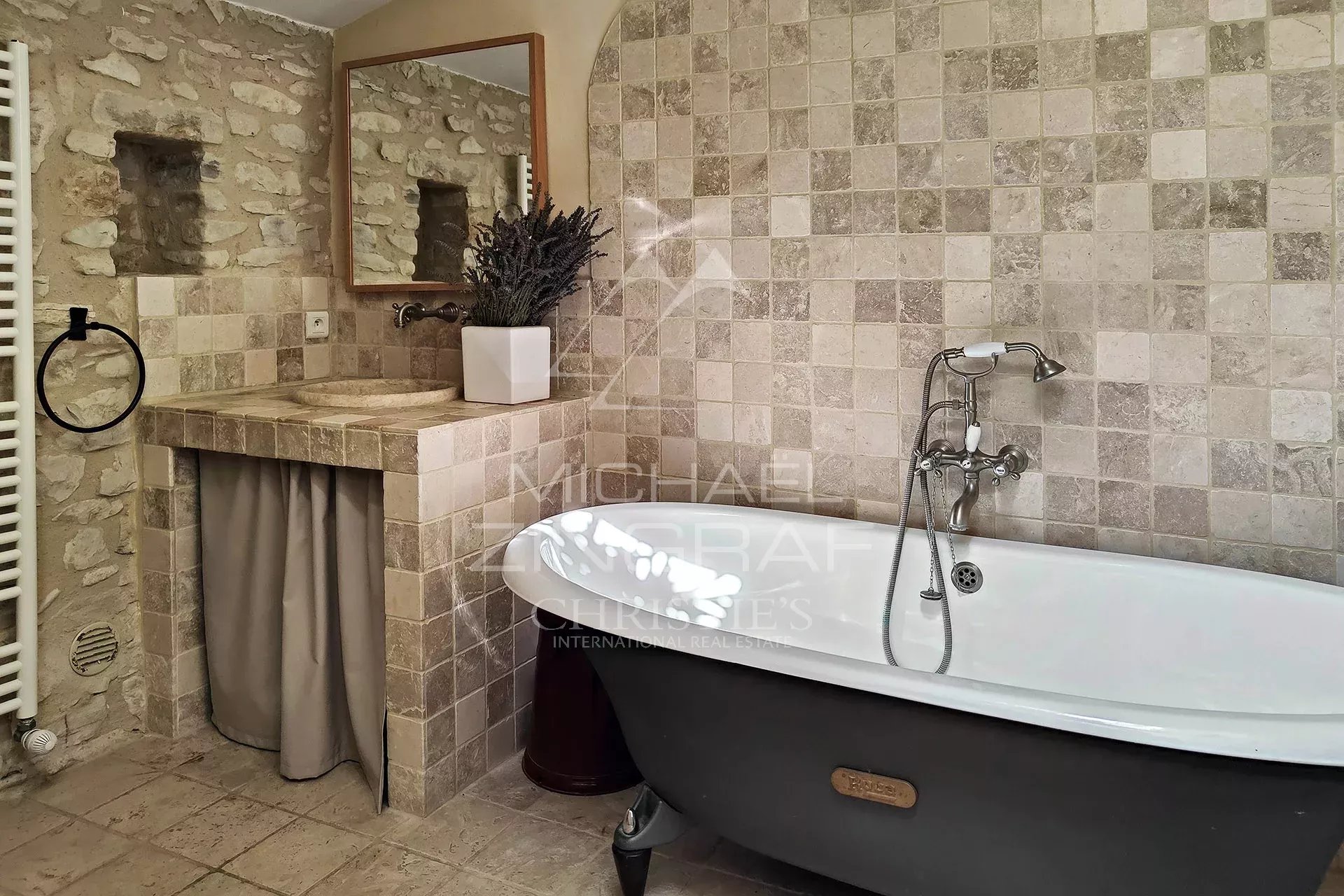 Moulin du XVII élégamment rénové