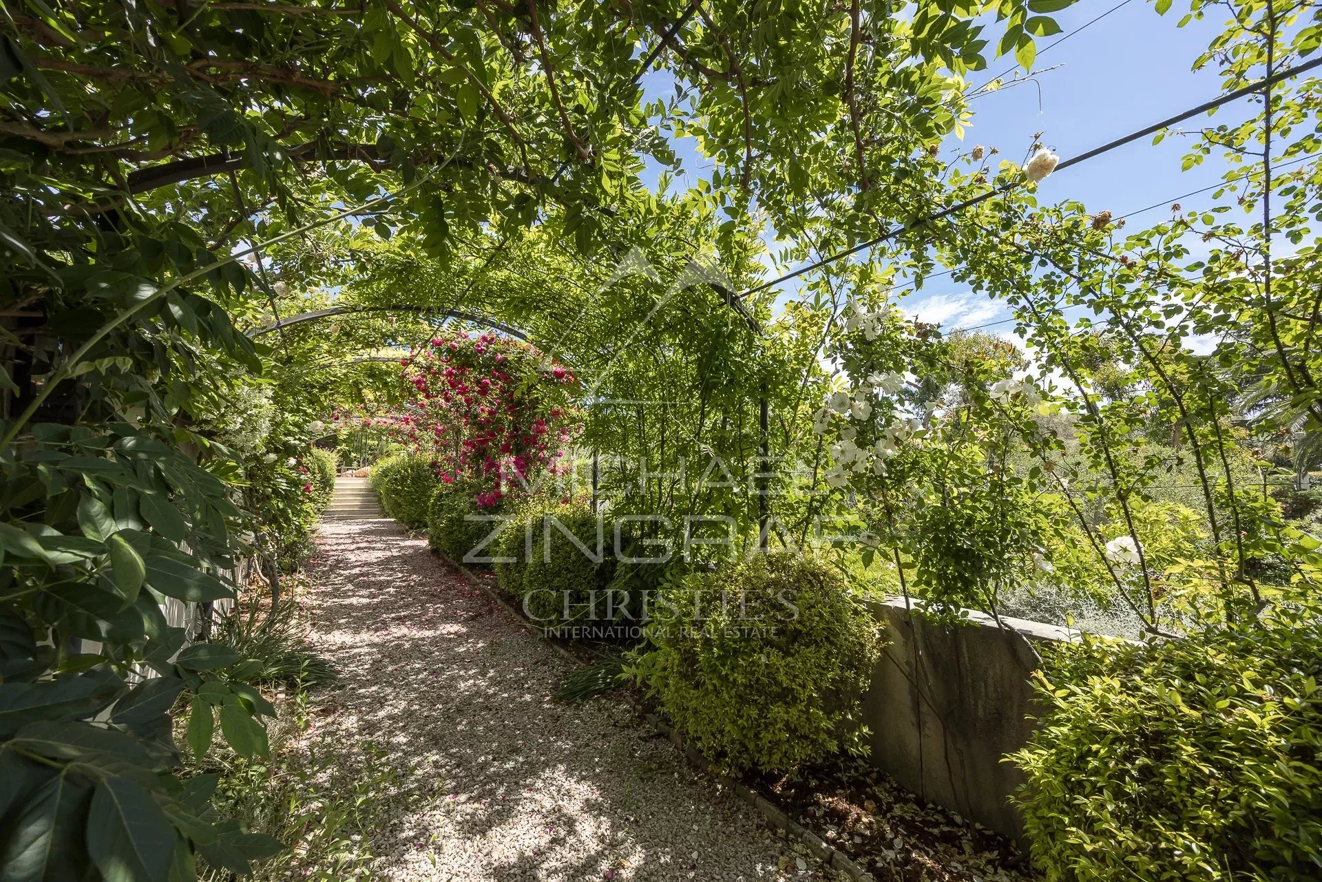 La Ferme Blanche – Domaine d’exception au cœur du Cap d’Antibes