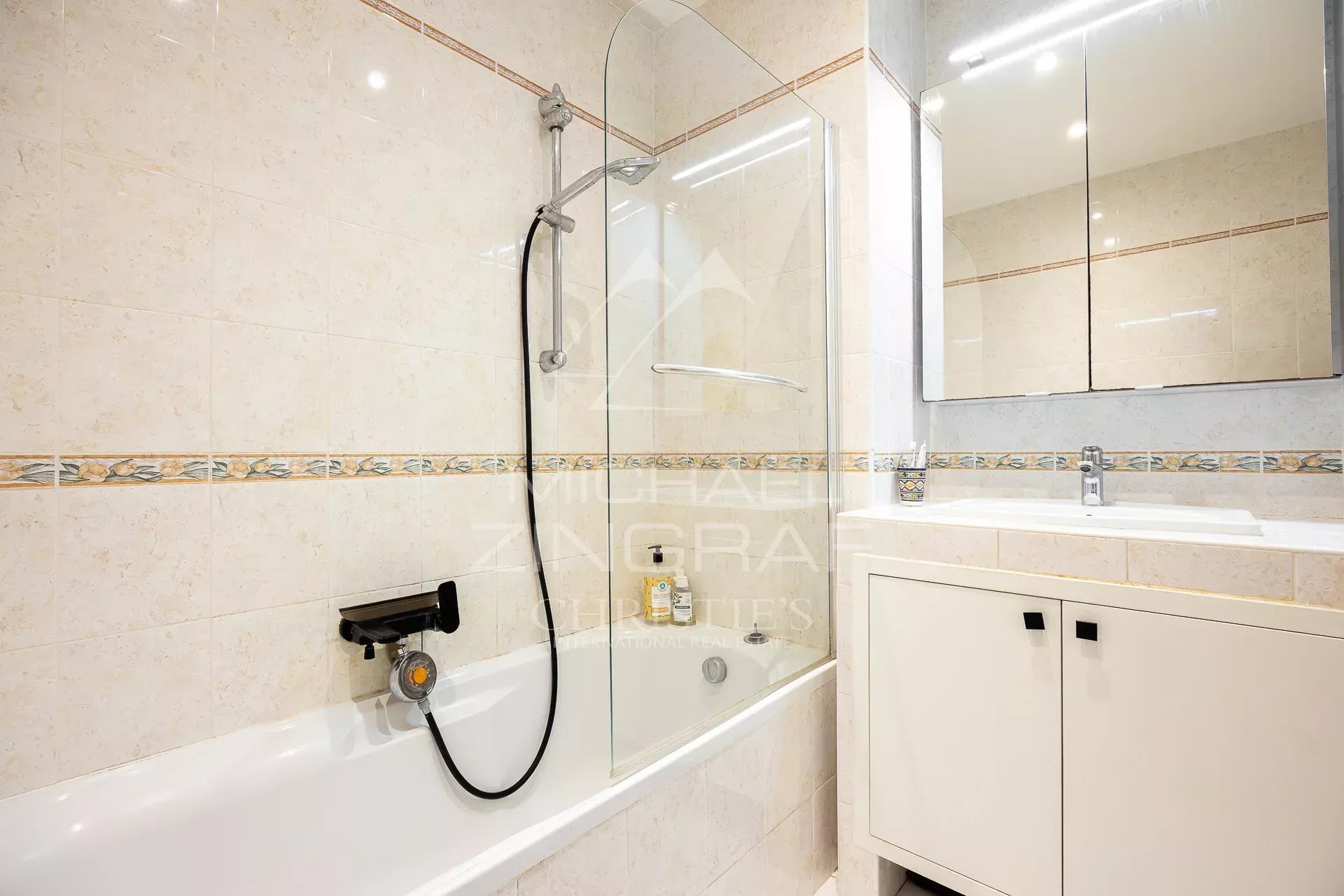 Élégant Rez-de-Jardin Traversant – Cap d’Antibes, Proximité Pinède