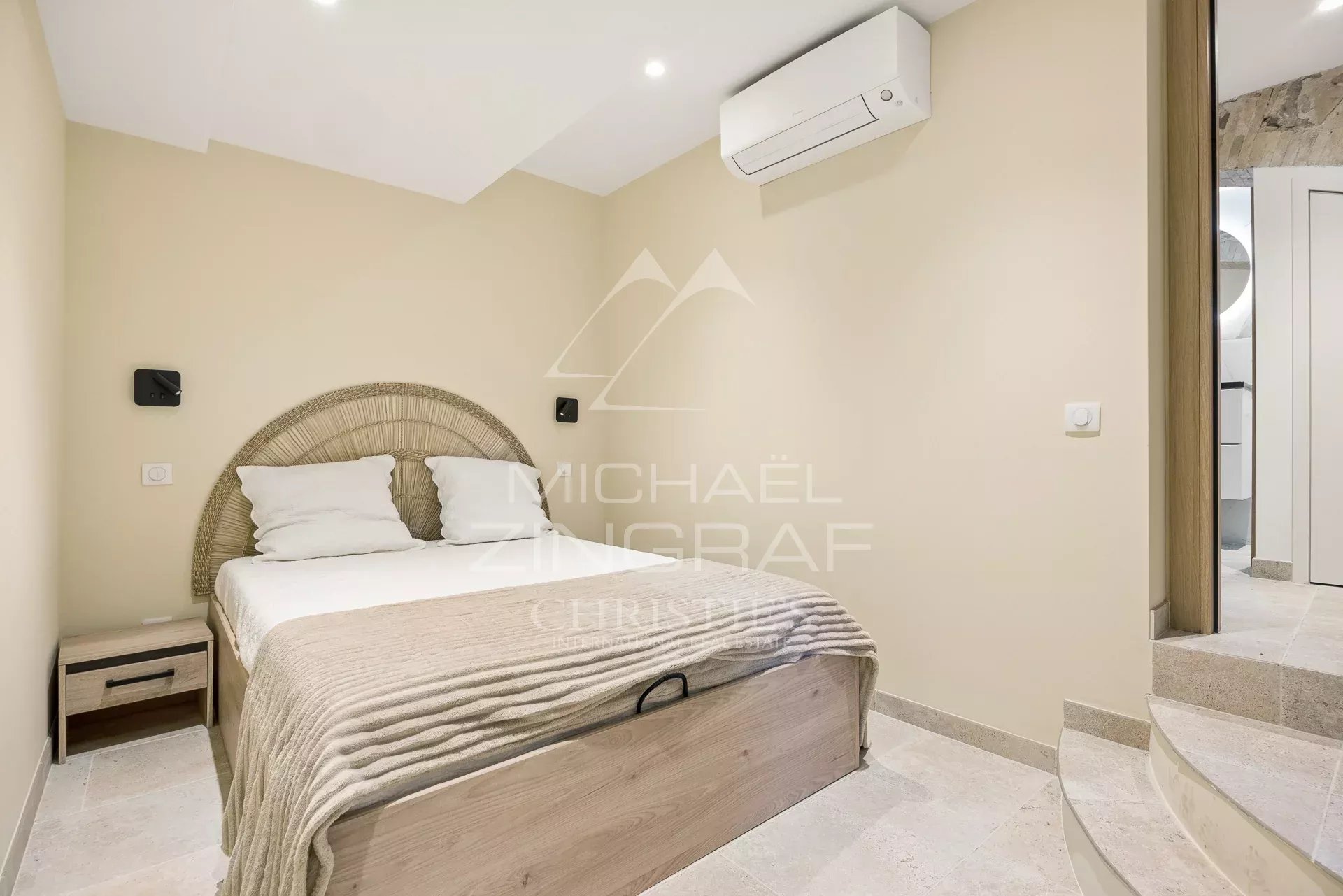 Duplex de charme au cœur du Vieil Antibes