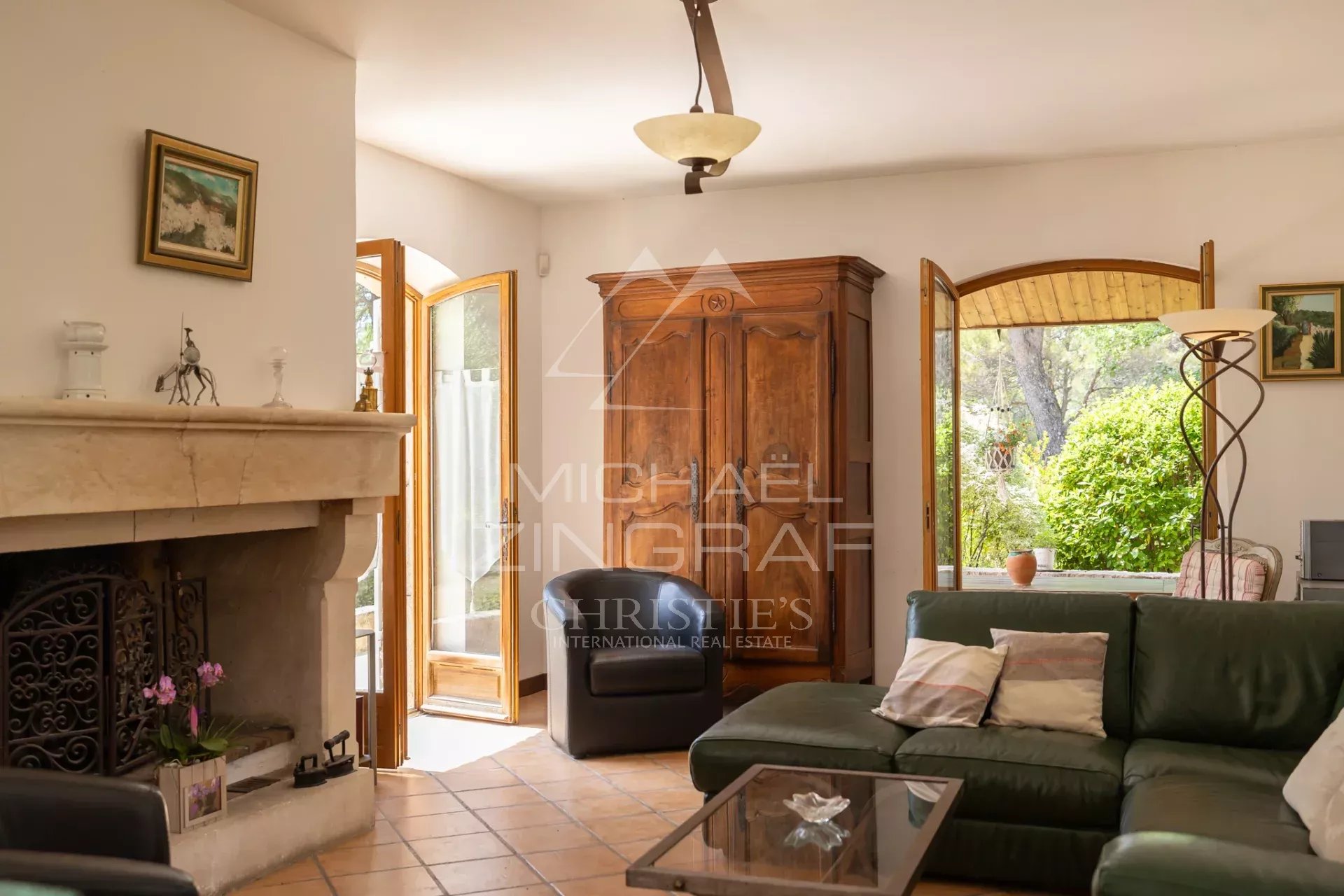 Exclusive - Charming Provençal stone house with a pool in the heart of the Luberon