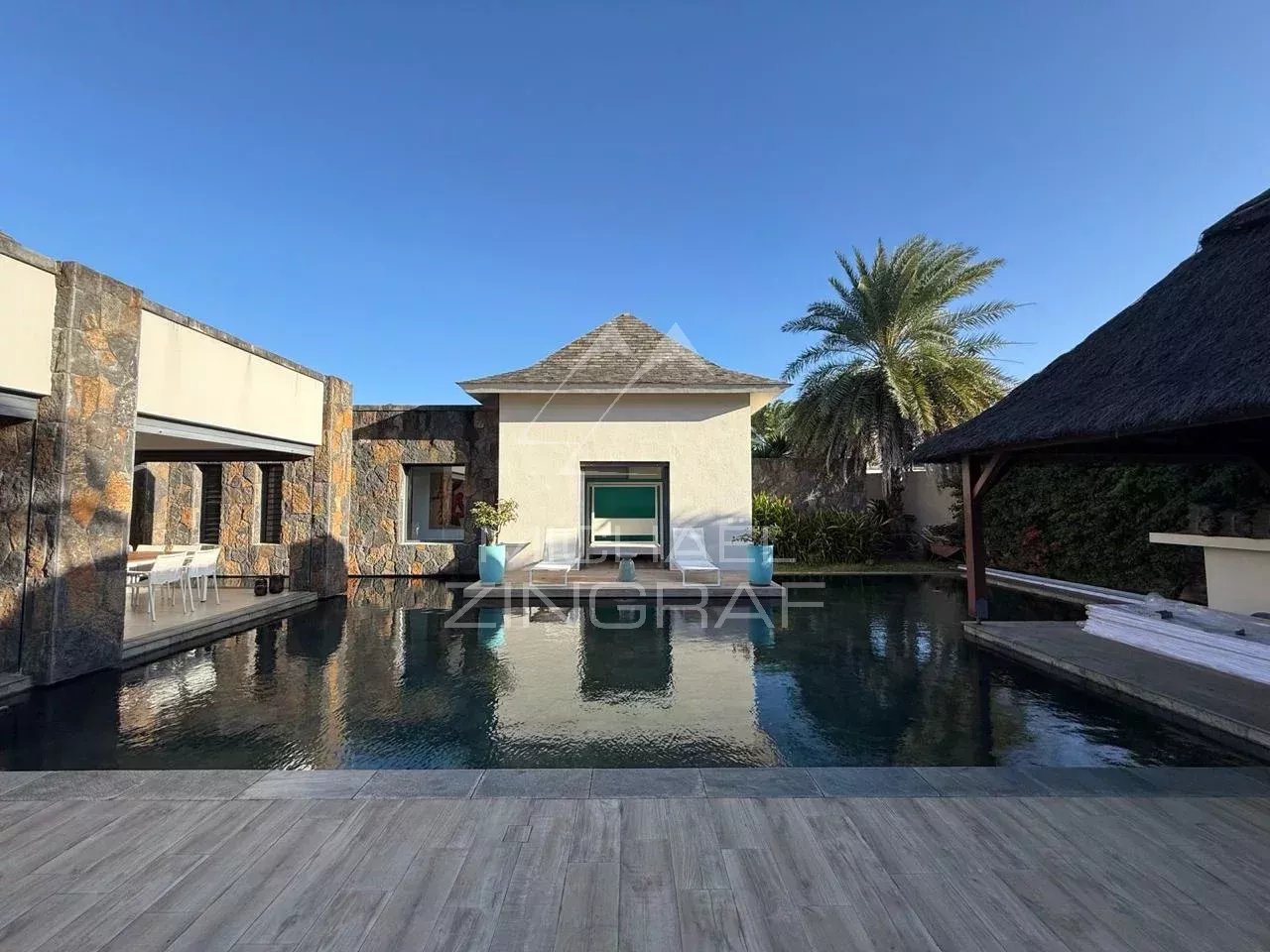 Exklusive Villa in einer Residenz in Pereybere