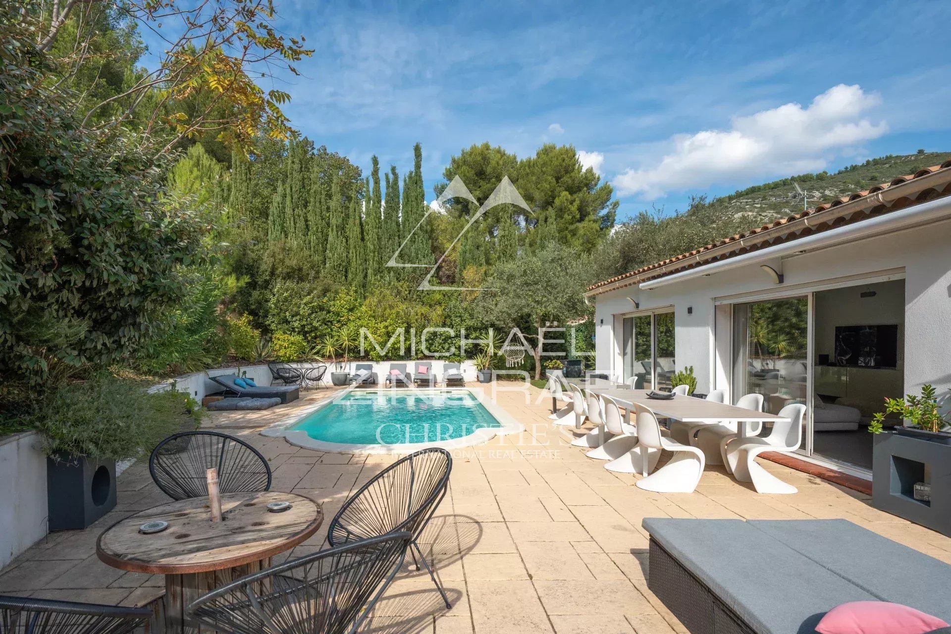 Maison avec piscine au calme absolu en pleine colline