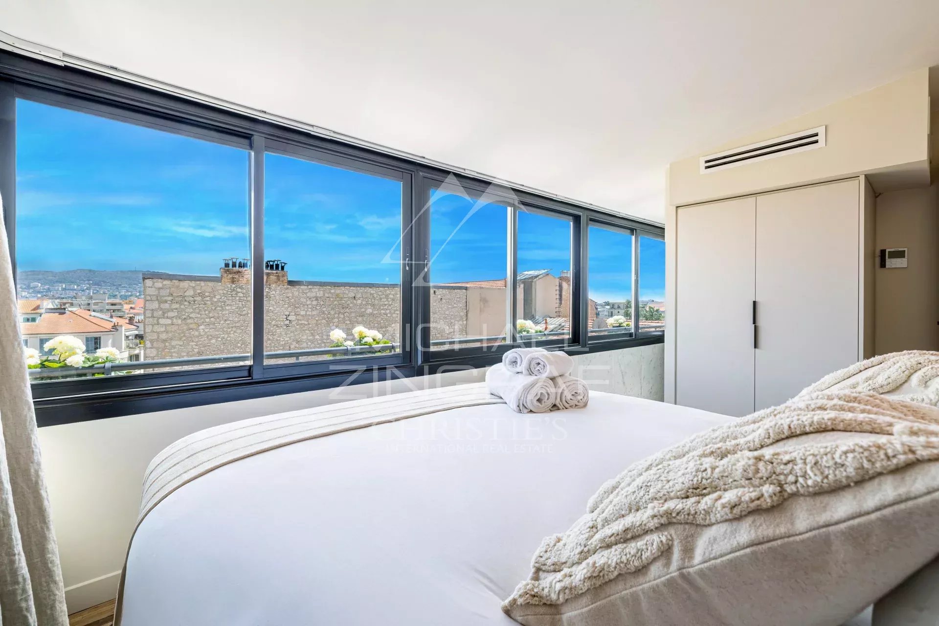 Exceptional Penthouse with Panoramic Terraces – Nice City Centre