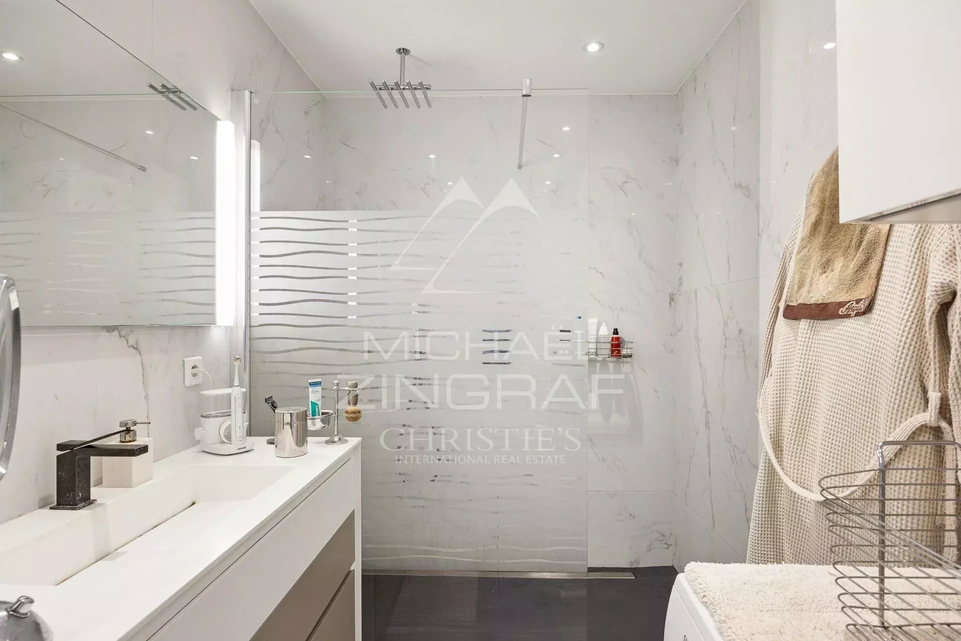 Stunning two-bedroom flat – with terrace, cellar and parking space